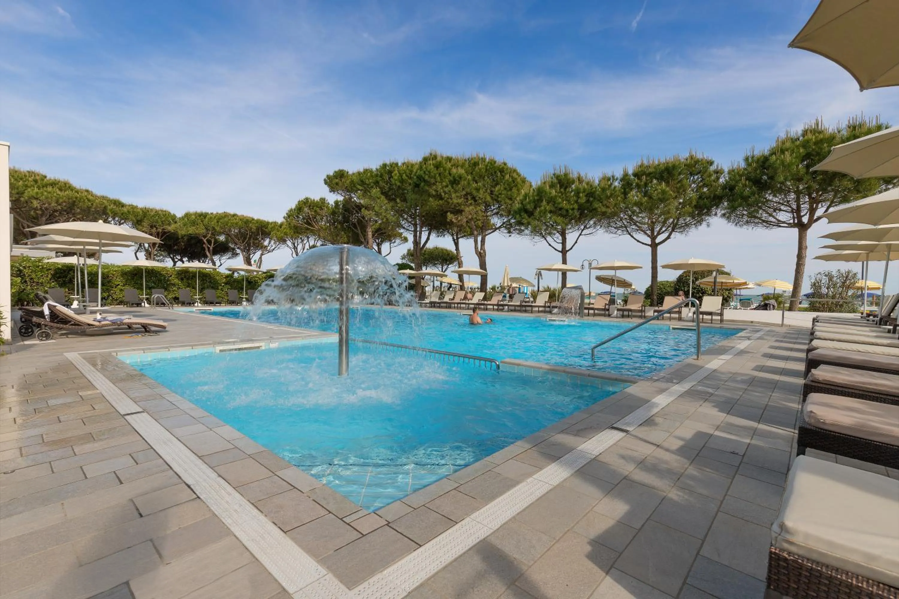 Swimming pool in Park Hotel Ermitage Resort & Spa