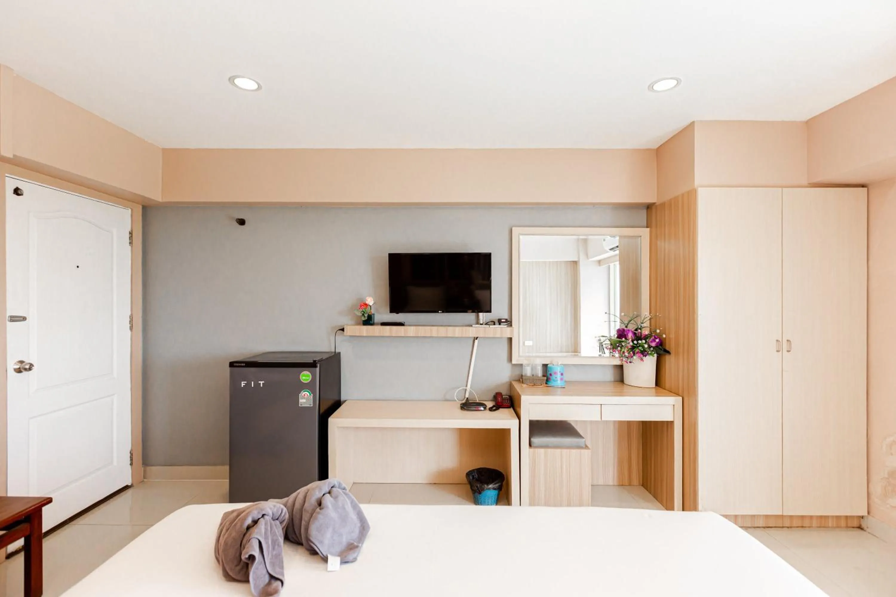 TV and multimedia, Bed in Latin Garden Hotel