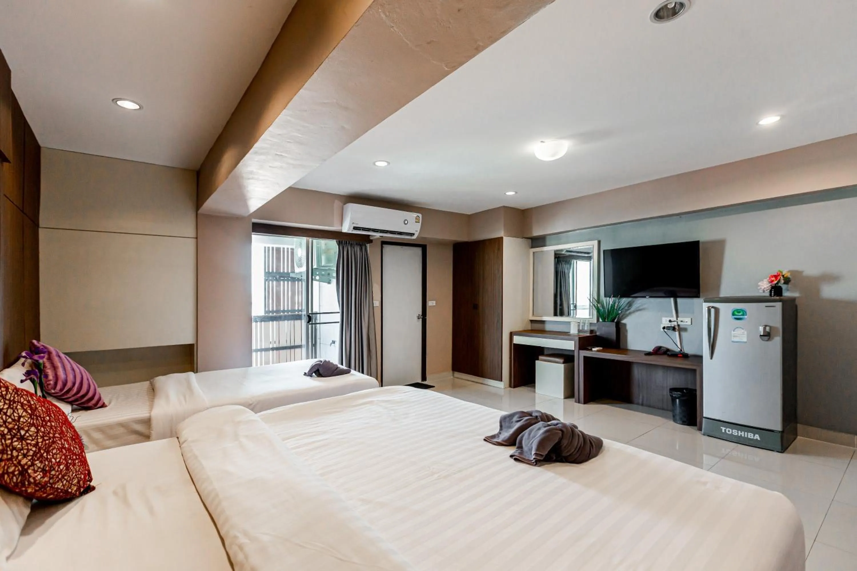 Bed in Latin Garden Hotel