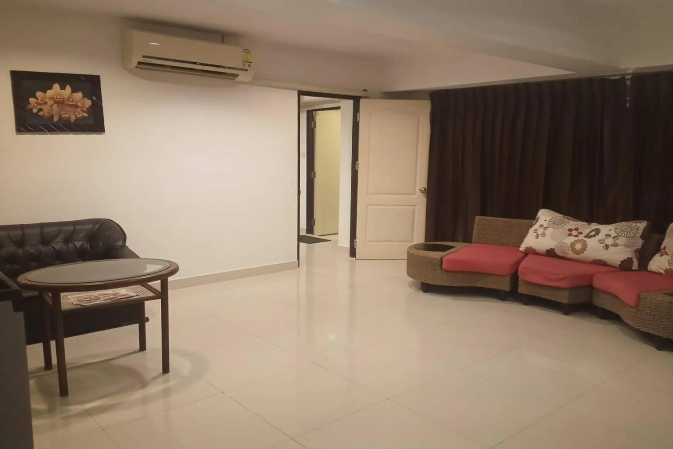 Living room in Latin Garden Hotel