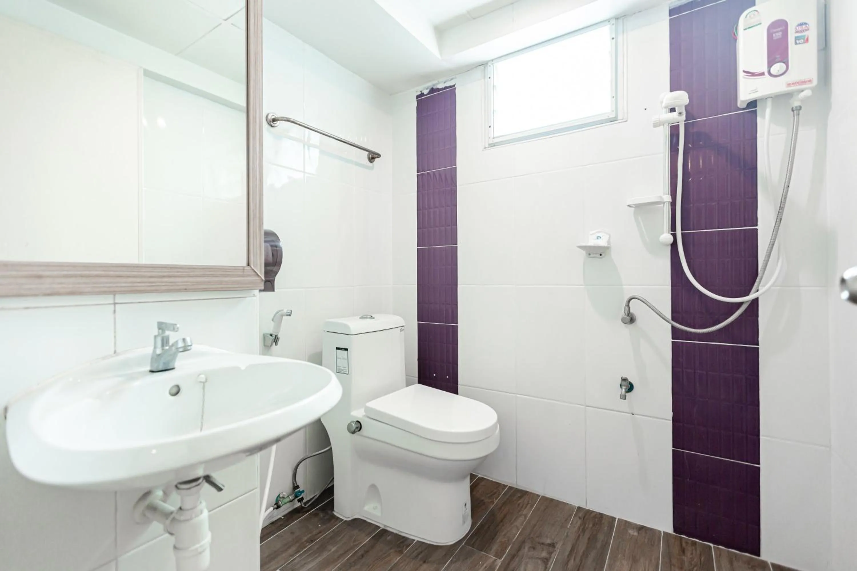 Toilet in Latin Garden Hotel