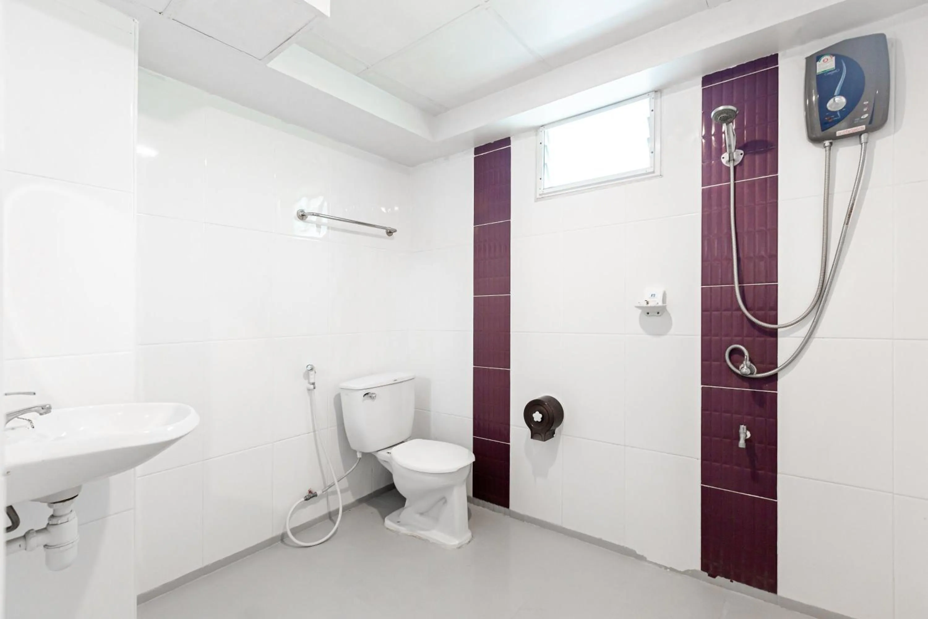 Bathroom in Latin Garden Hotel