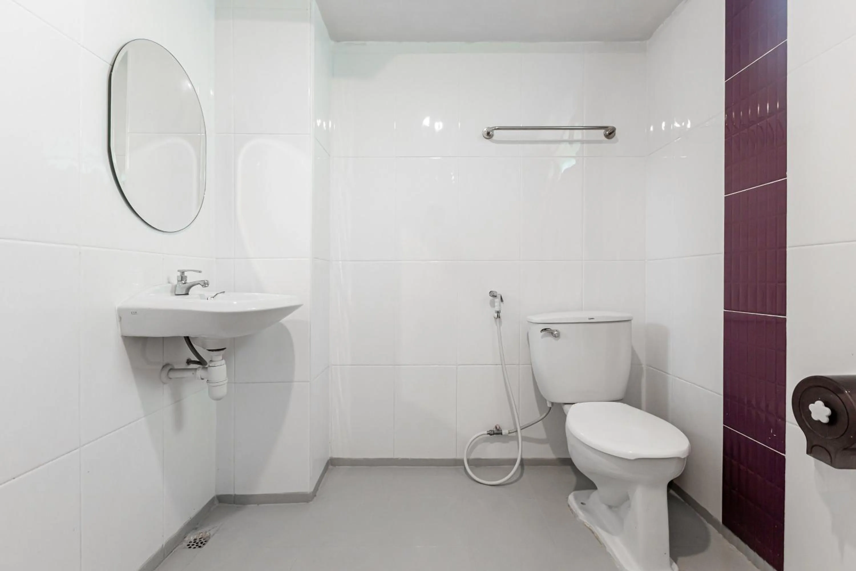 Toilet in Latin Garden Hotel