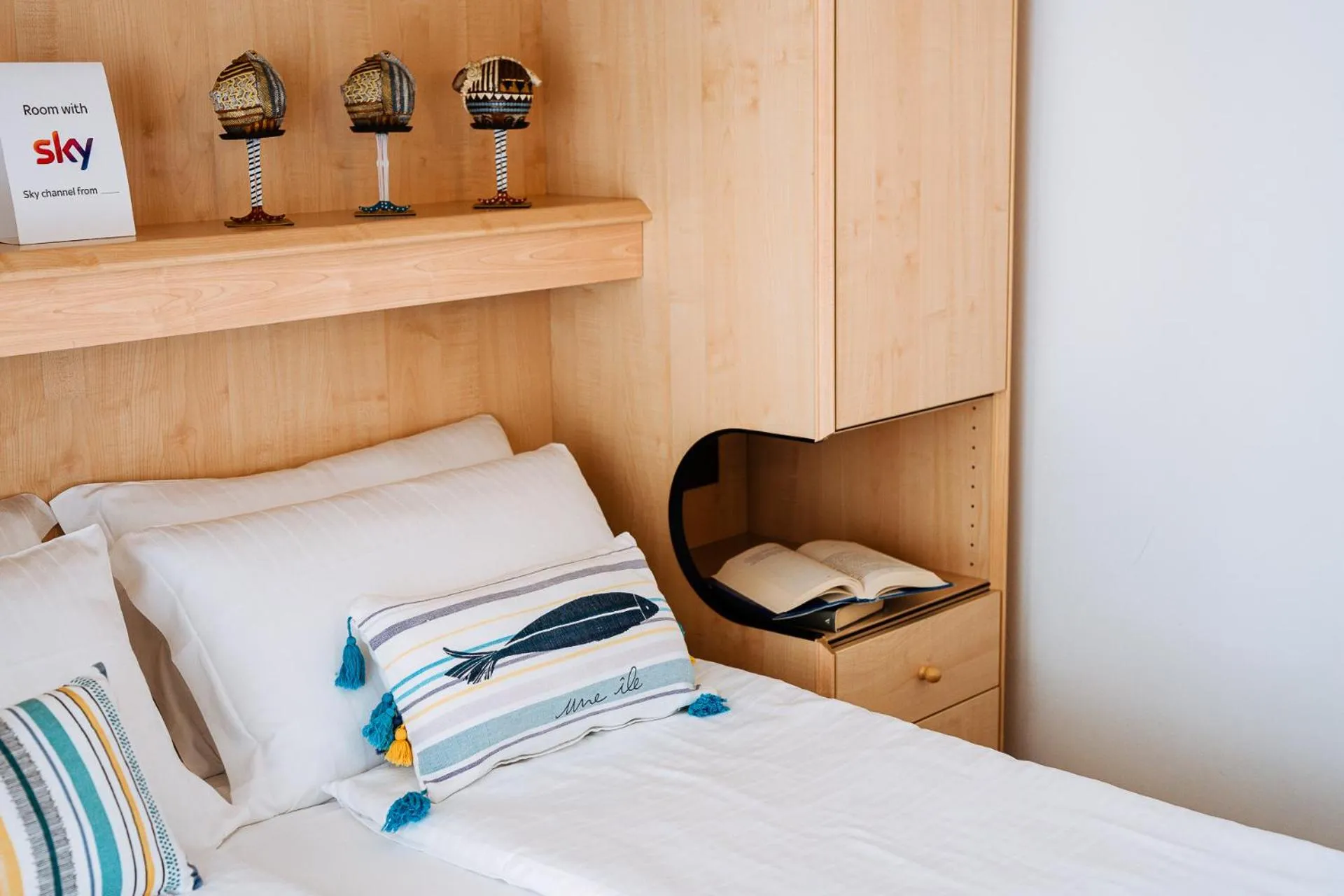 Bed in Hotel Niagara