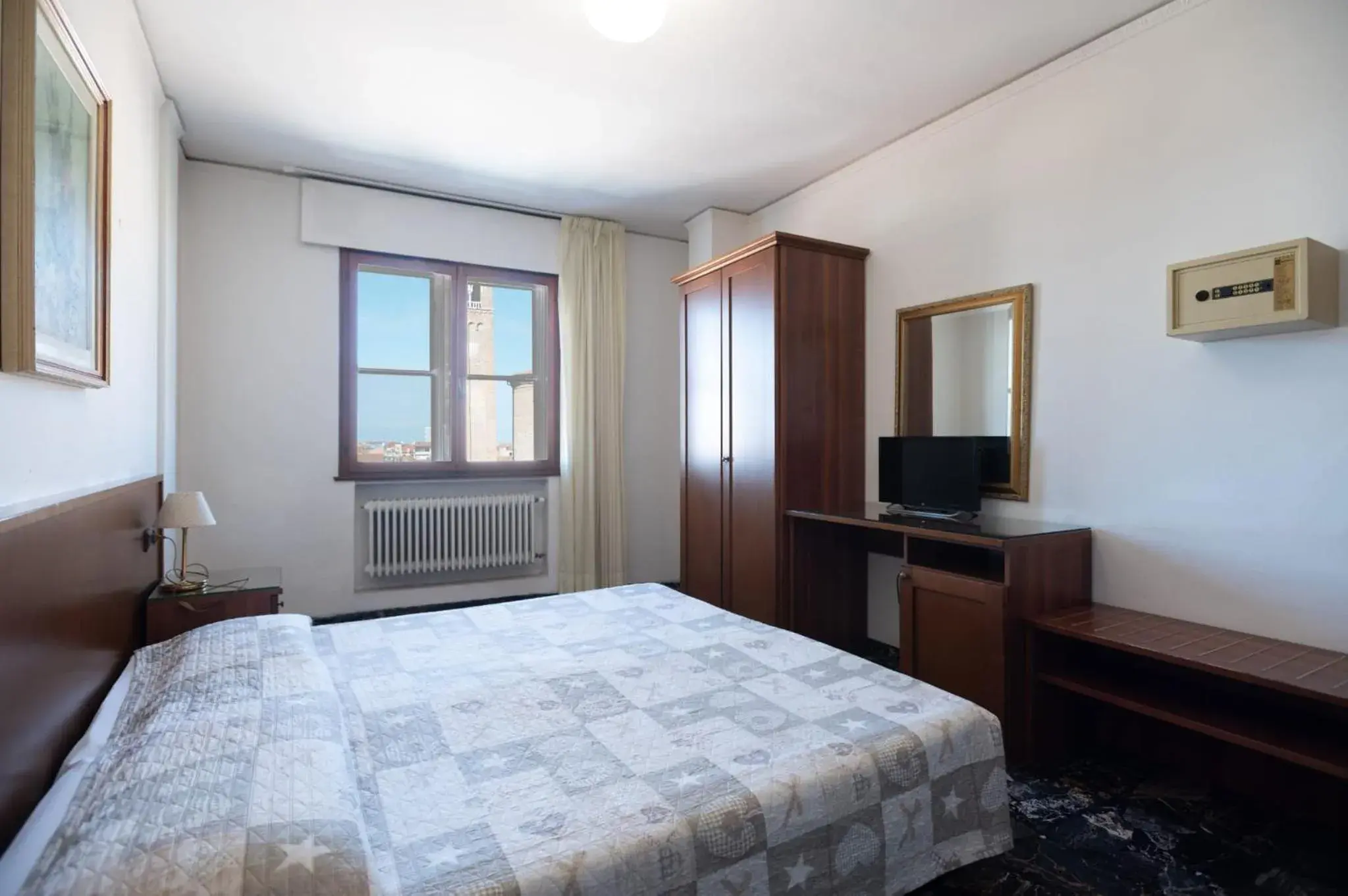 Economy Double Room in Hotel Caldin's Economy Double Room in Hotel Caldin's