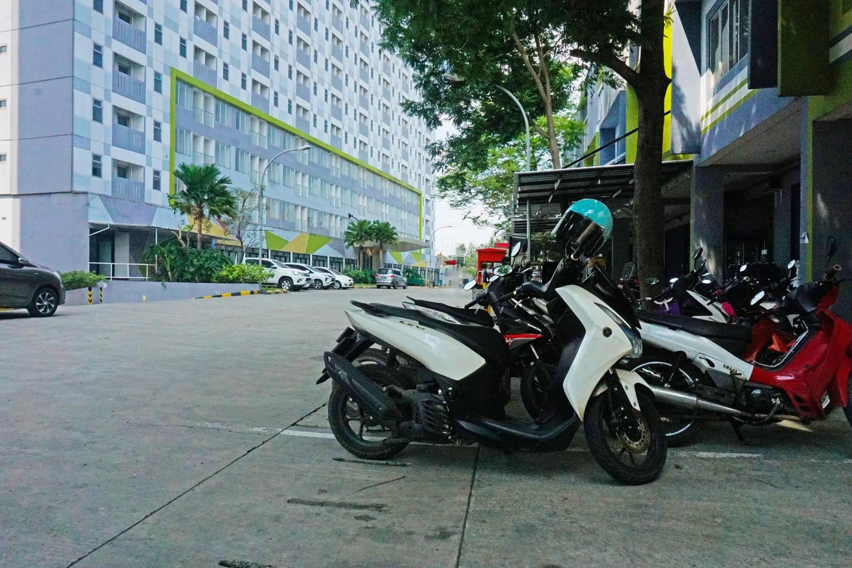 Facade/entrance in OYO 91593 San San Rooms Apartment Gunung Putri Square