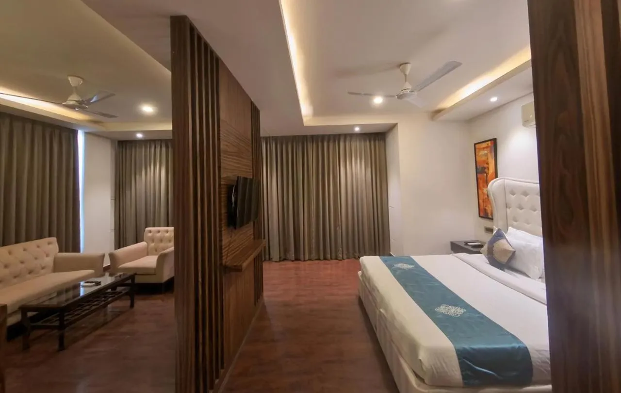 Bedroom, Bed in Pinaka Hotels & Resorts