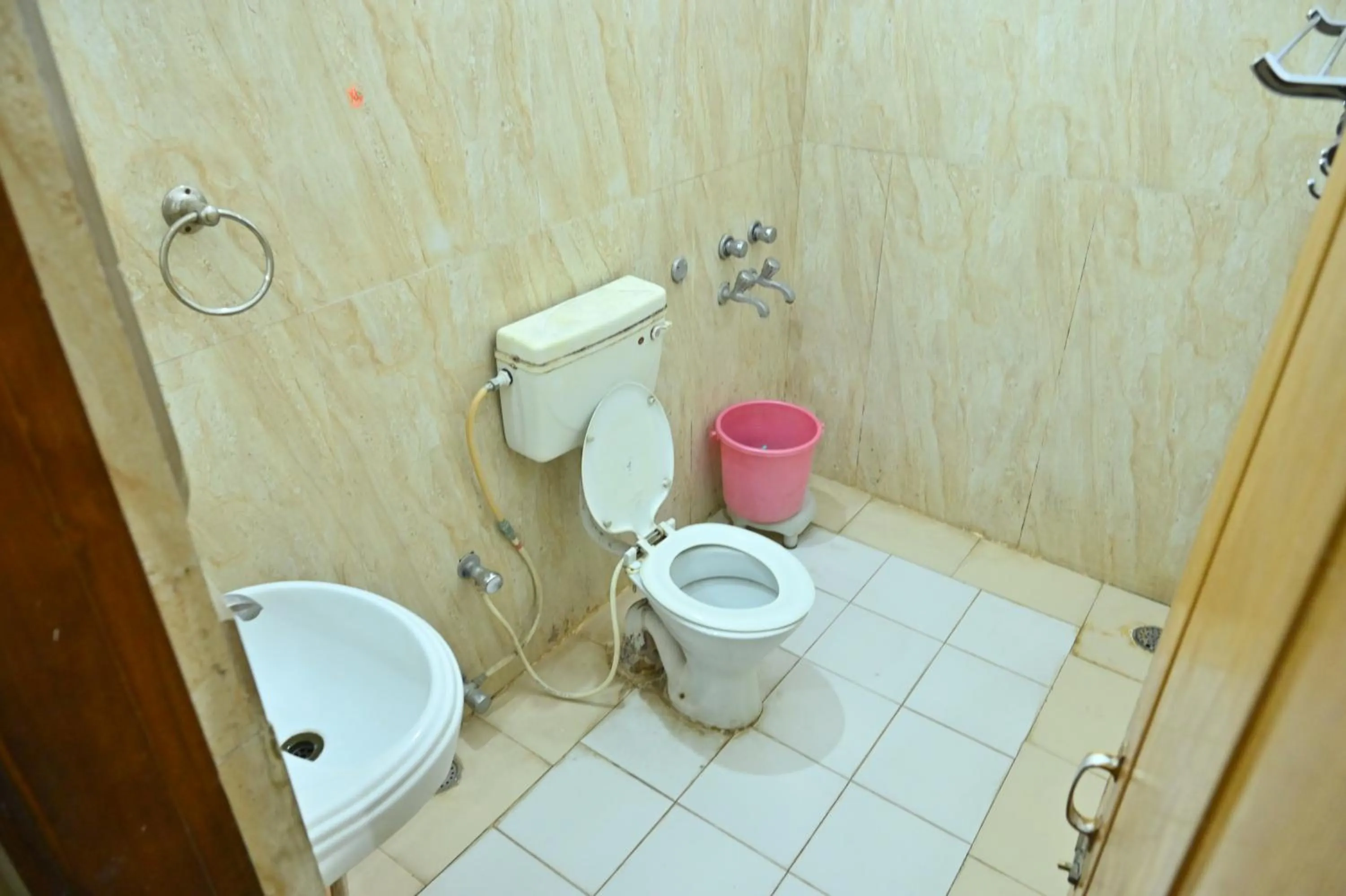 Bathroom in Hotel Abhi international