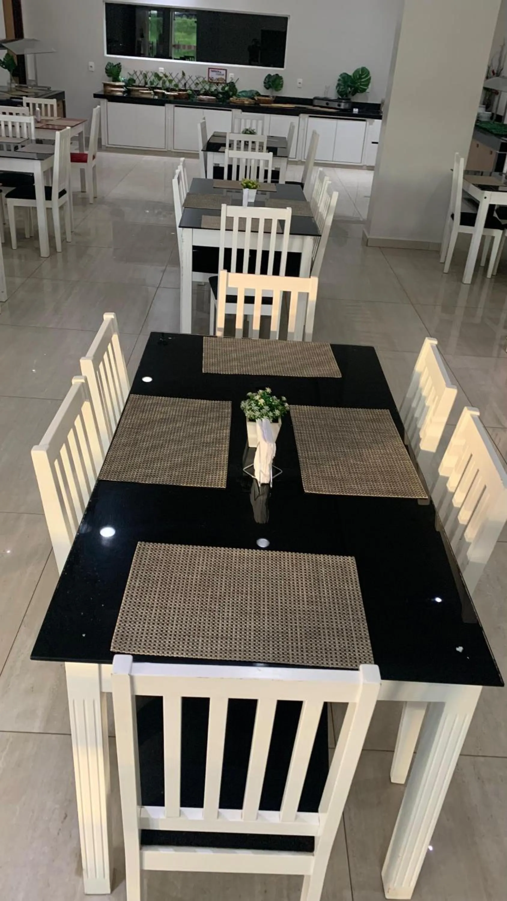 Restaurant/places to eat in Atrium Express Hotels