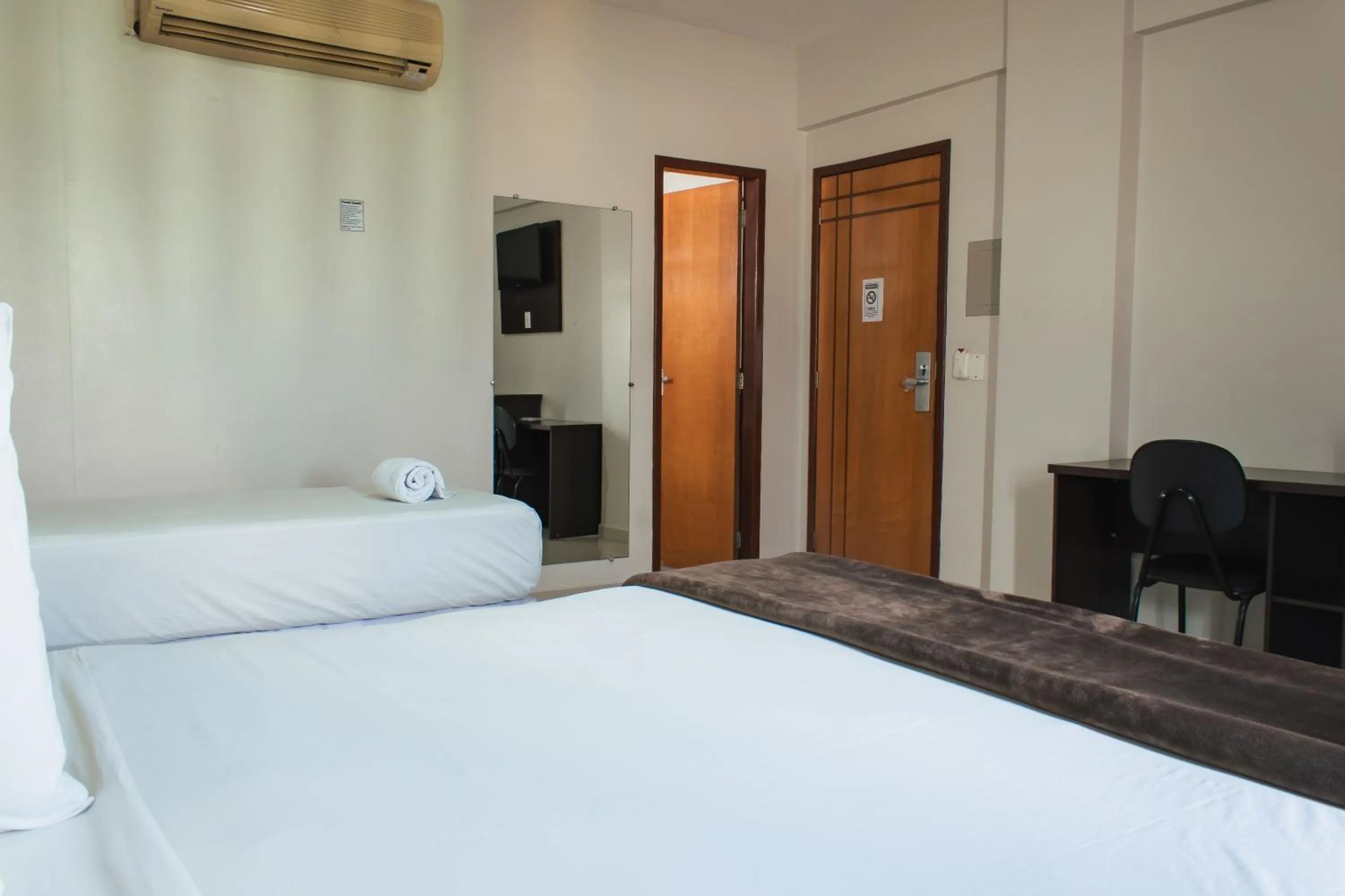 TV and multimedia, Bed in Atrium Express Hotels