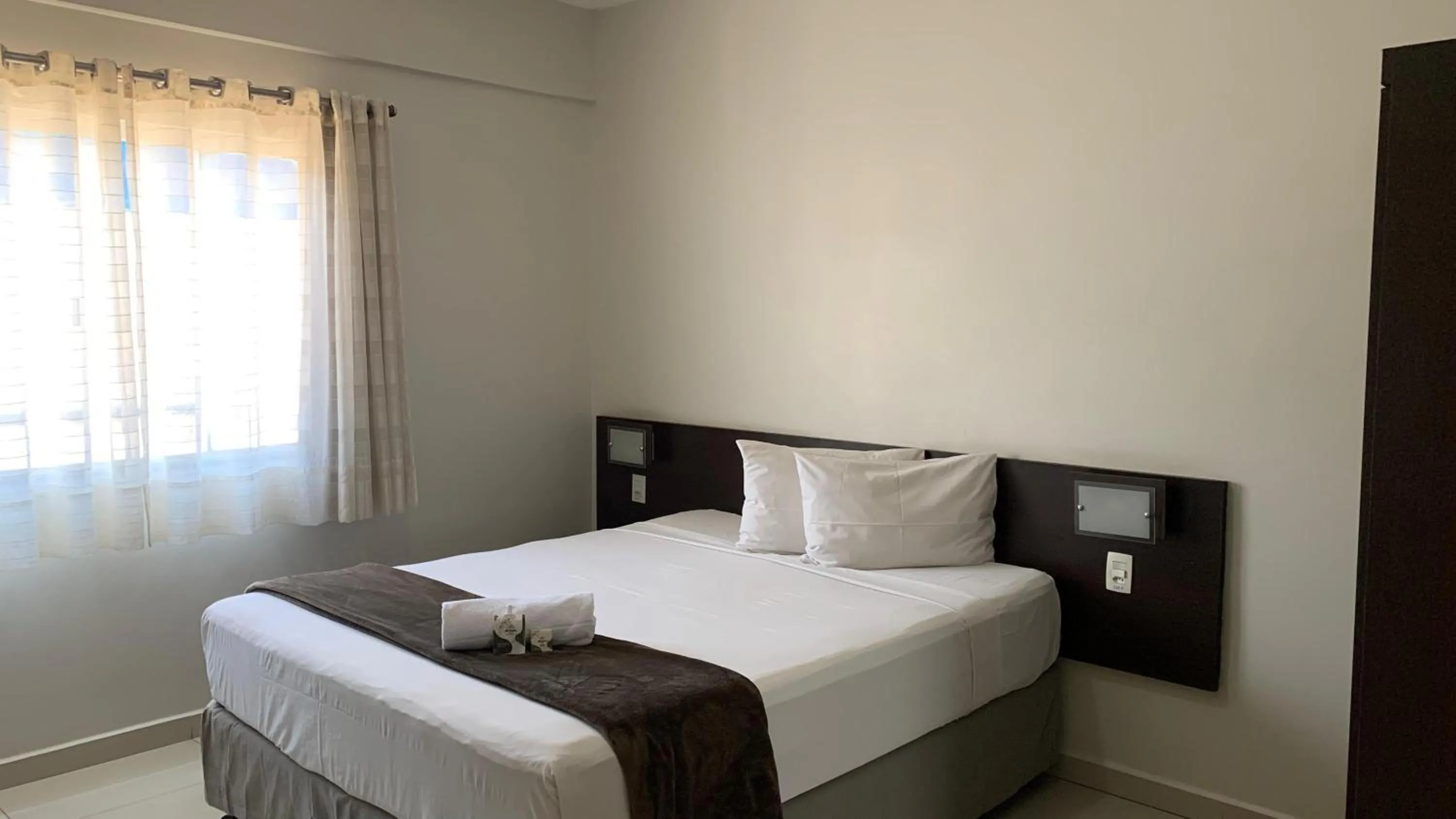 Bedroom, Bed in Atrium Express Hotels