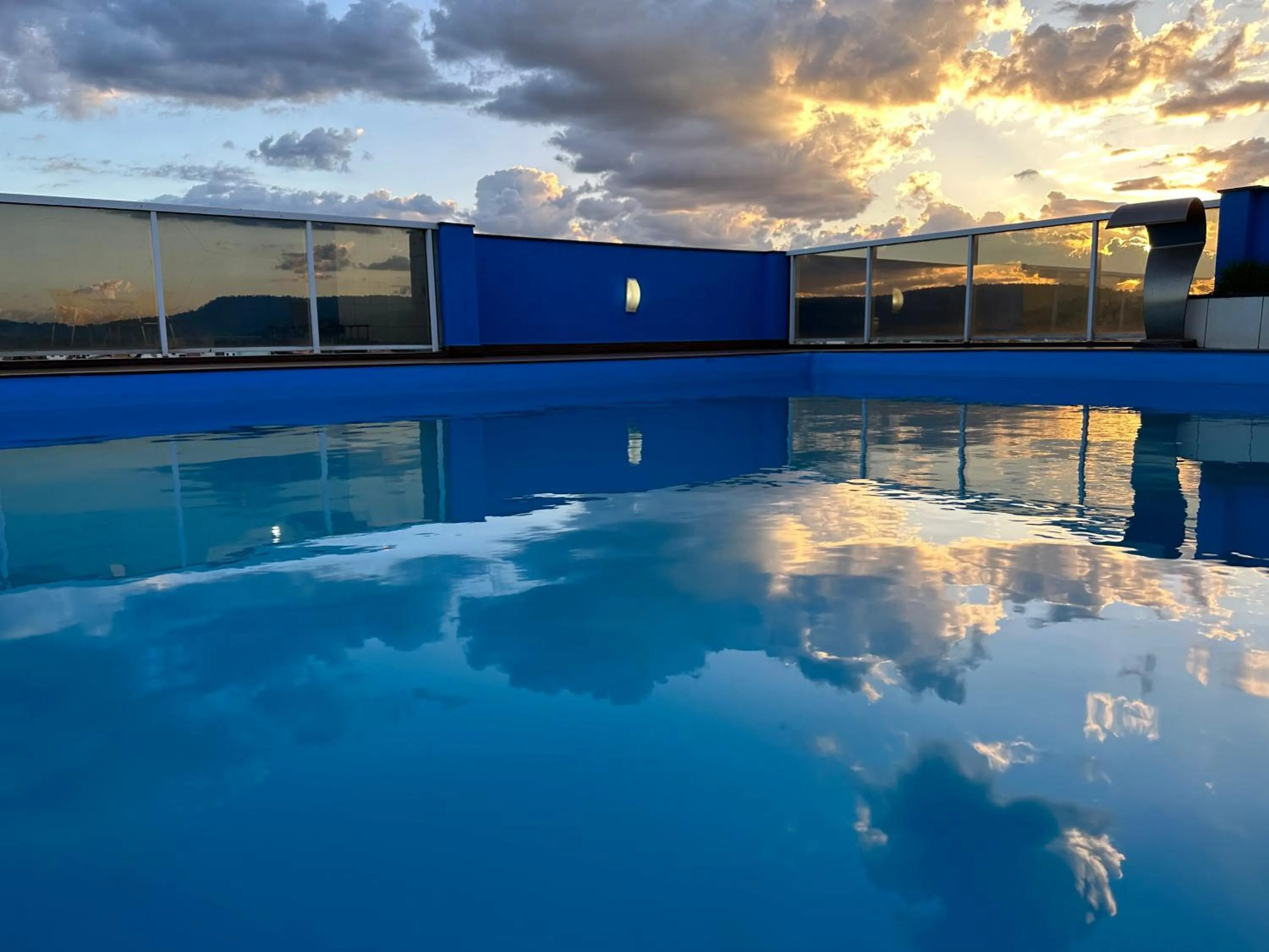 Swimming pool in Atrium Express Hotels