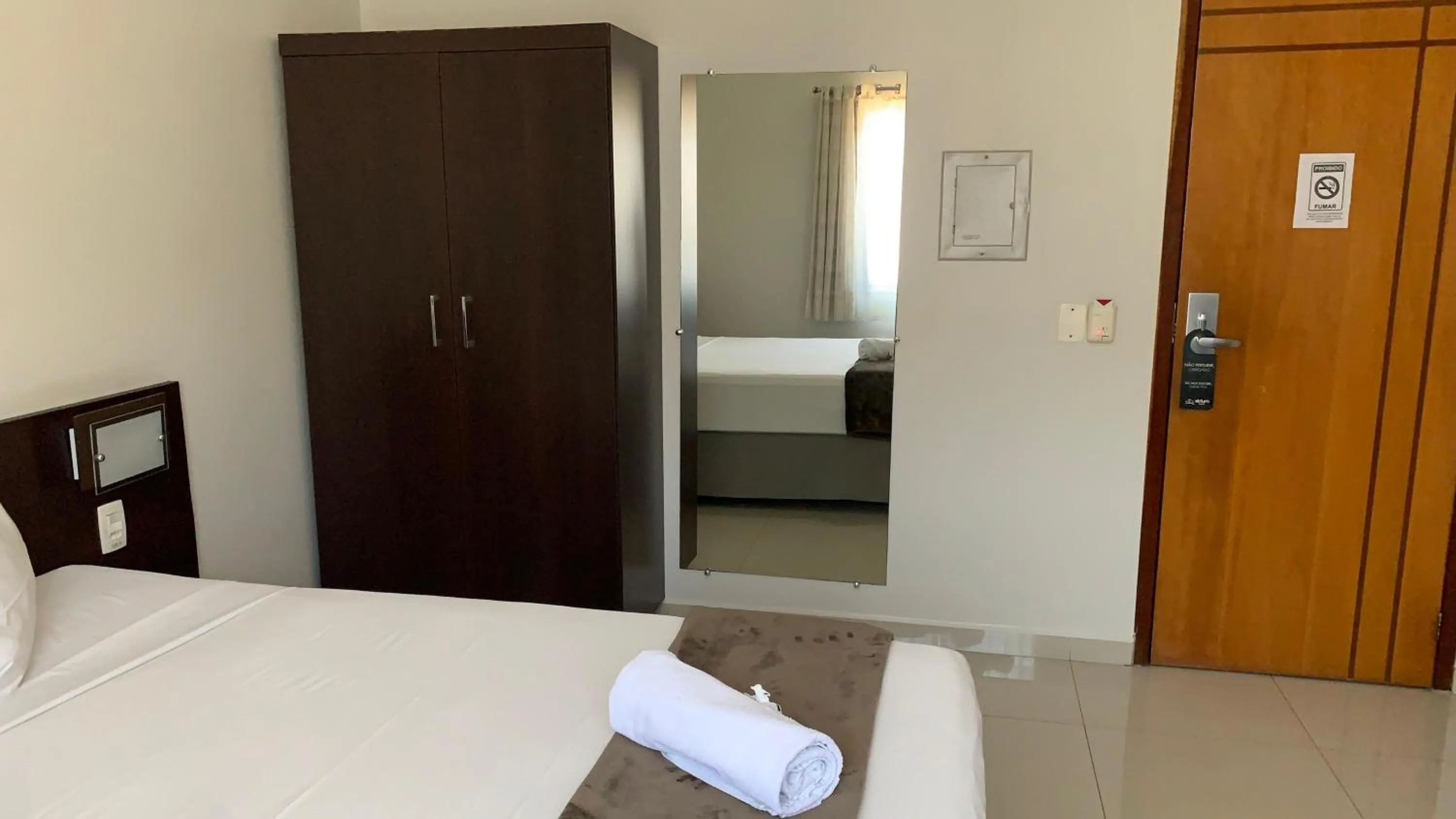 wardrobe, Bed in Atrium Express Hotels