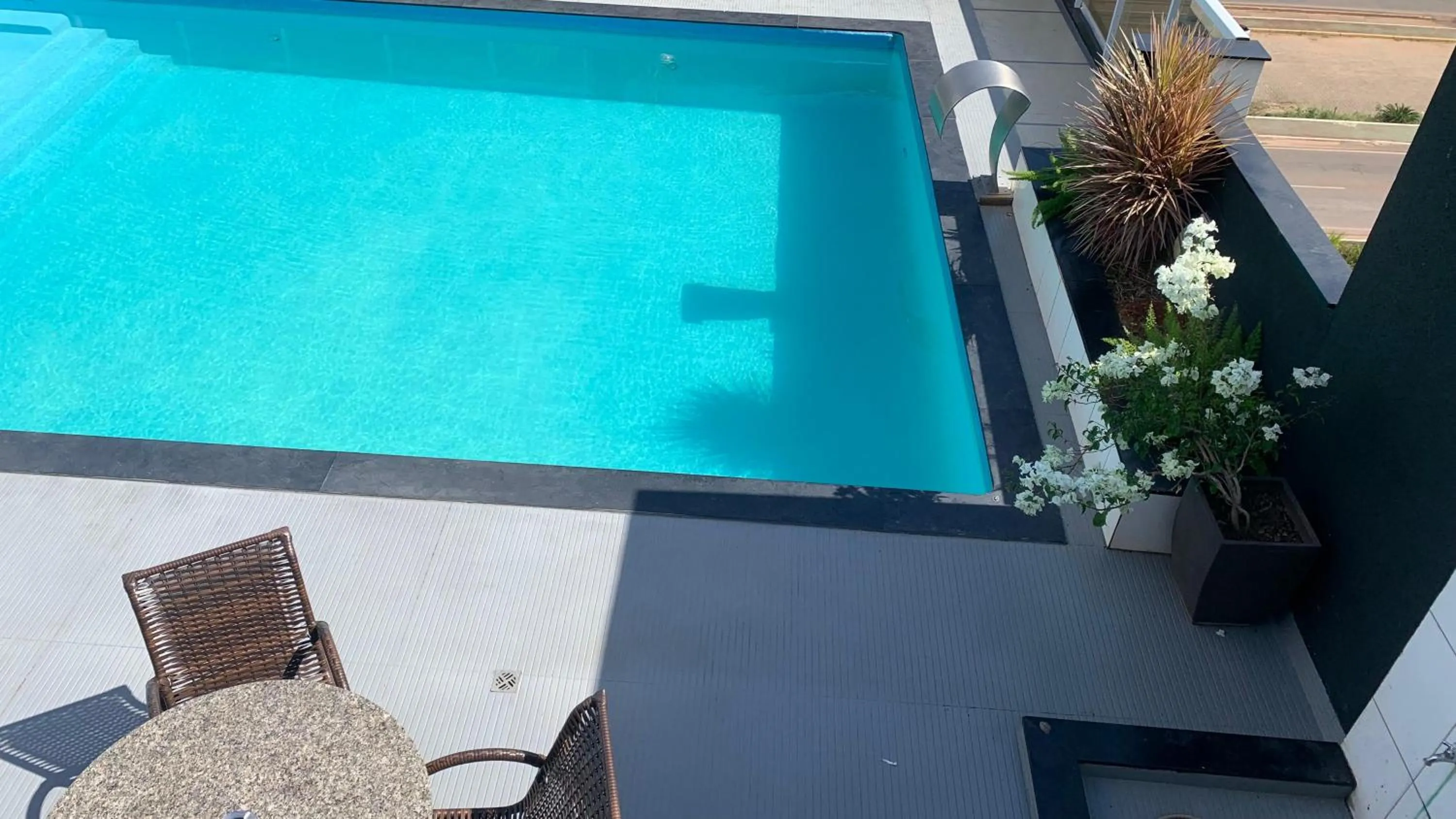 Swimming pool in Atrium Express Hotels