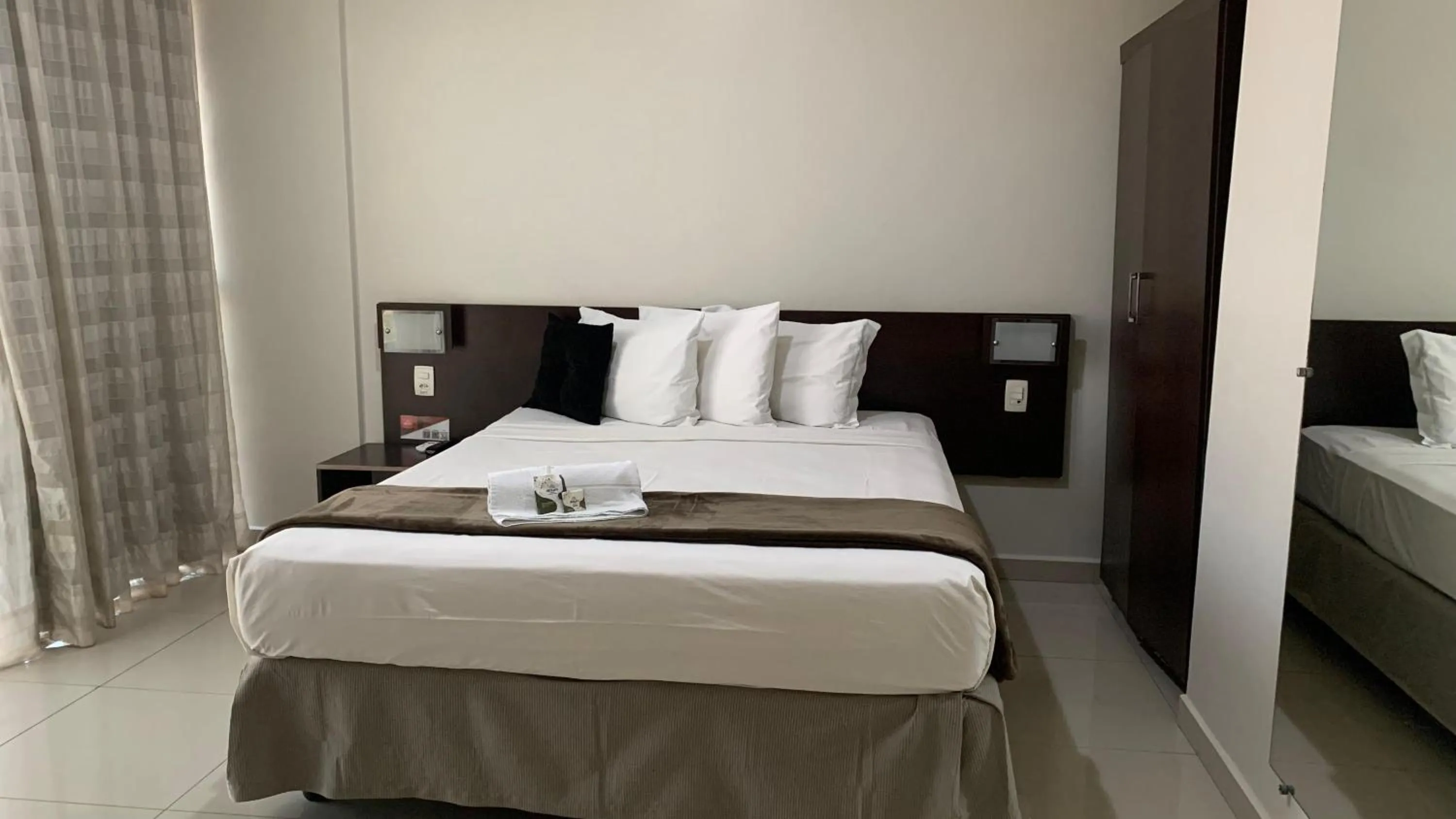 Bedroom, Bed in Atrium Express Hotels