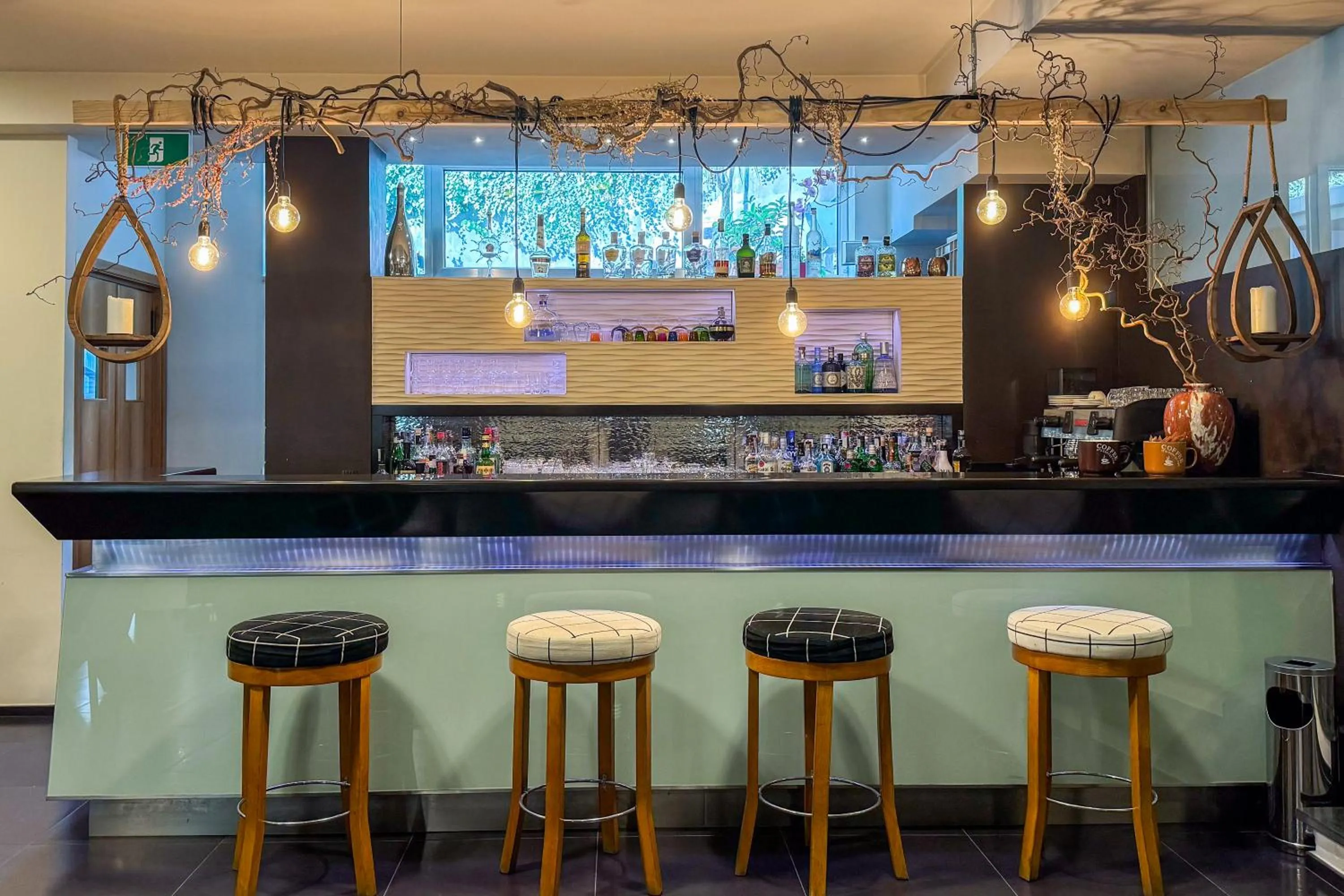 Restaurant/places to eat in Hotel Marad