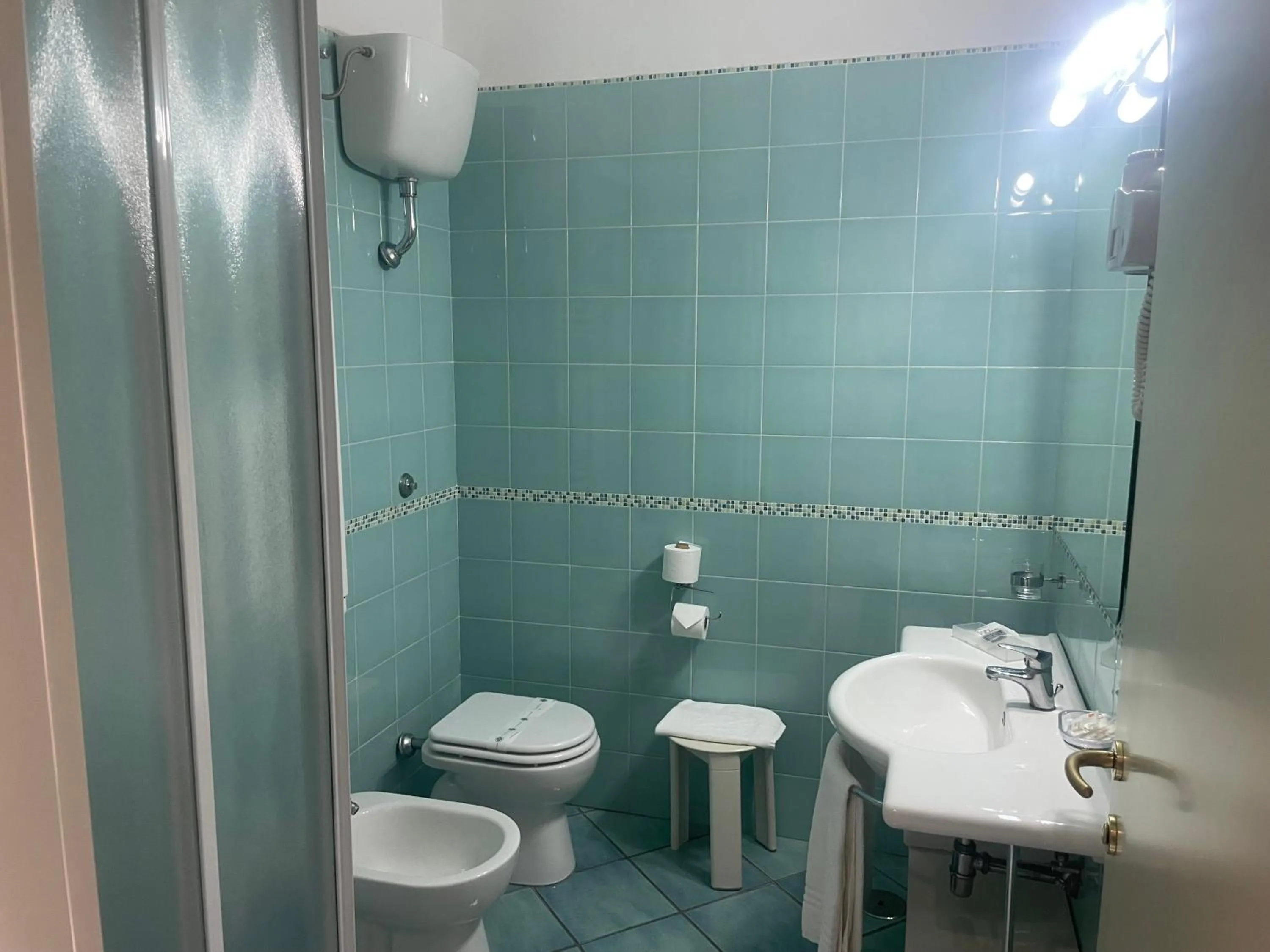 Shower in Hotel Marad