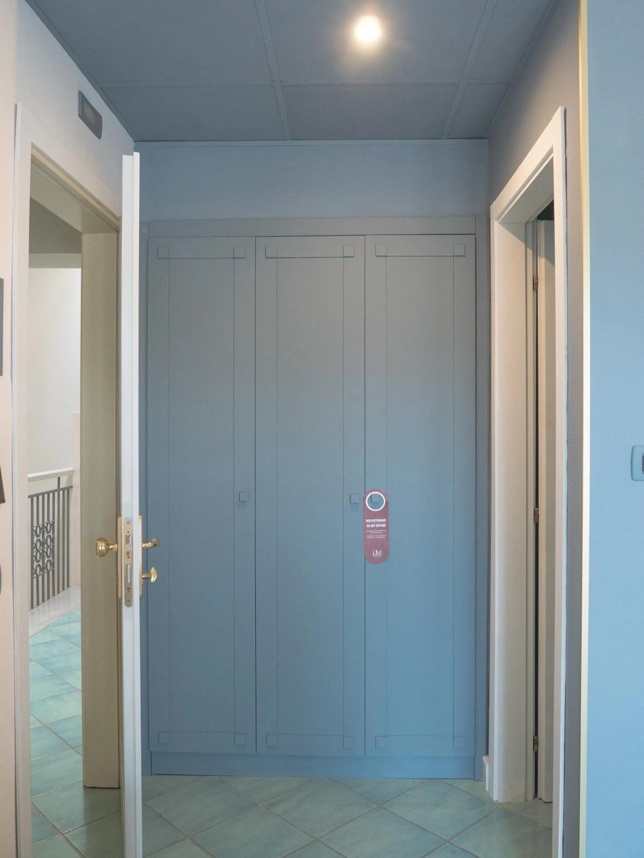 wardrobe in Hotel Marad