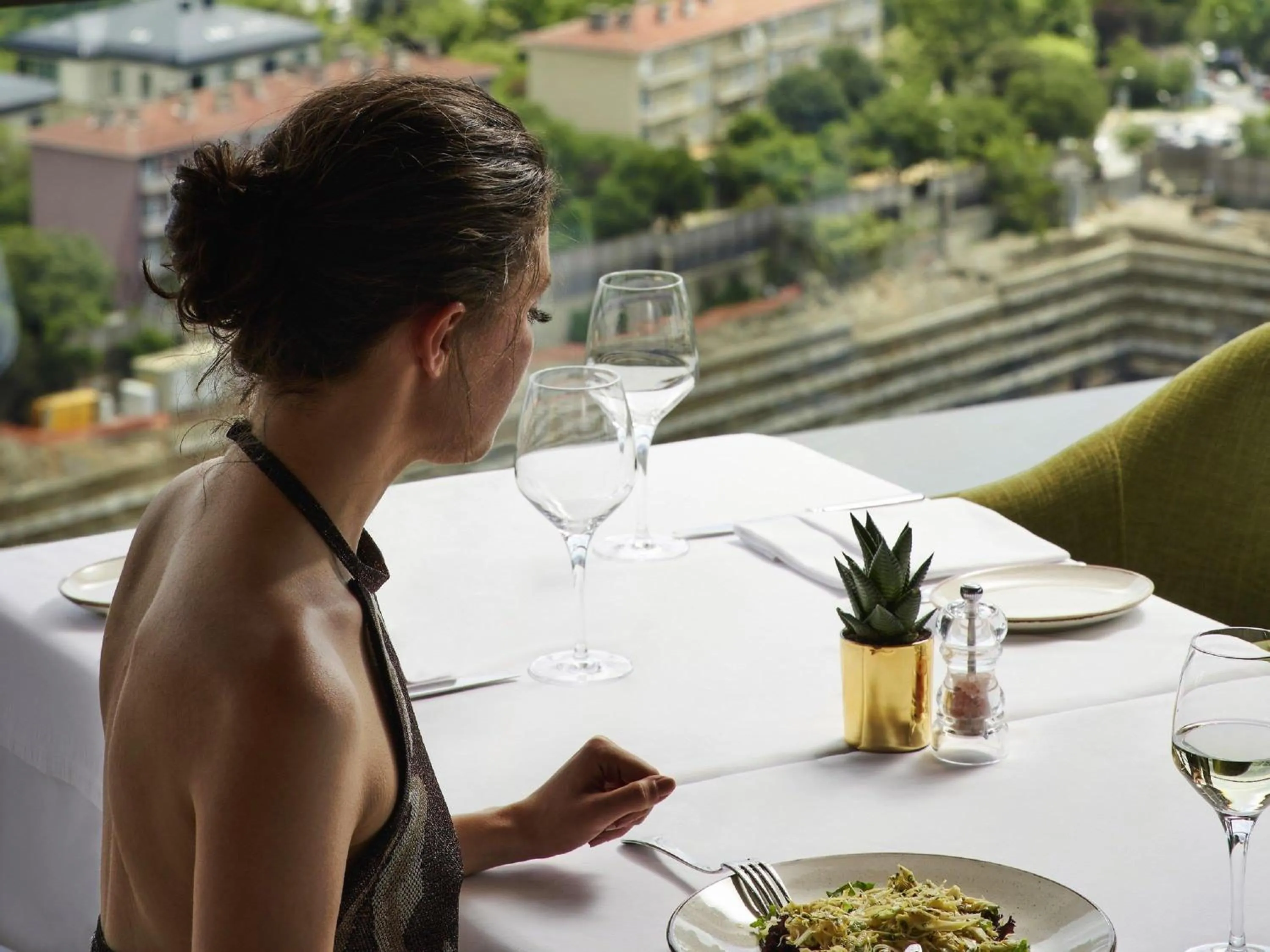 Restaurant/places to eat in Mövenpick Hotel Istanbul Bosphorus