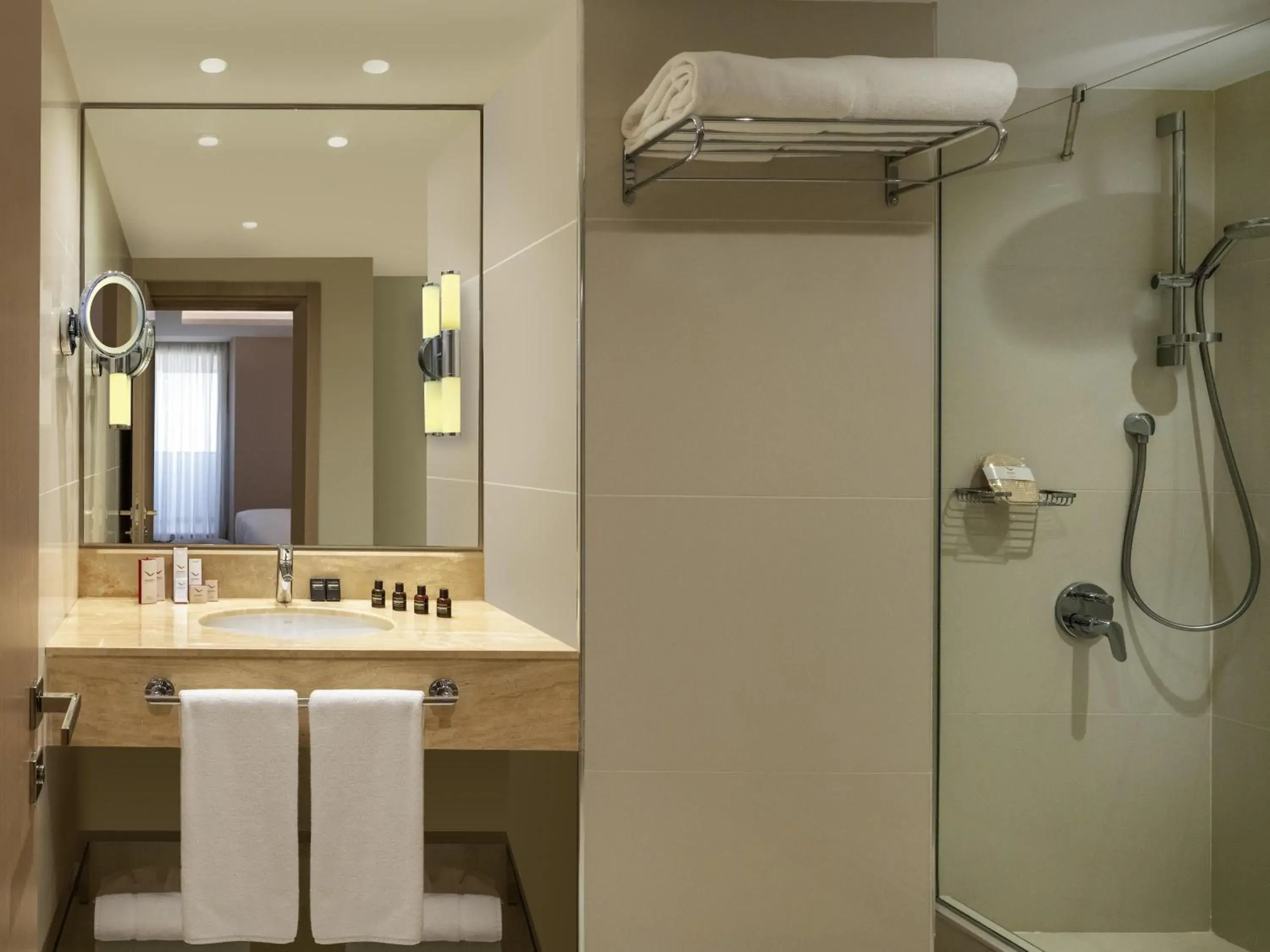 Superior Room City View One King Bed in Mövenpick Hotel Istanbul Bosphorus Superior Room City View One King Bed in Mövenpick Hotel Istanbul Bosphorus