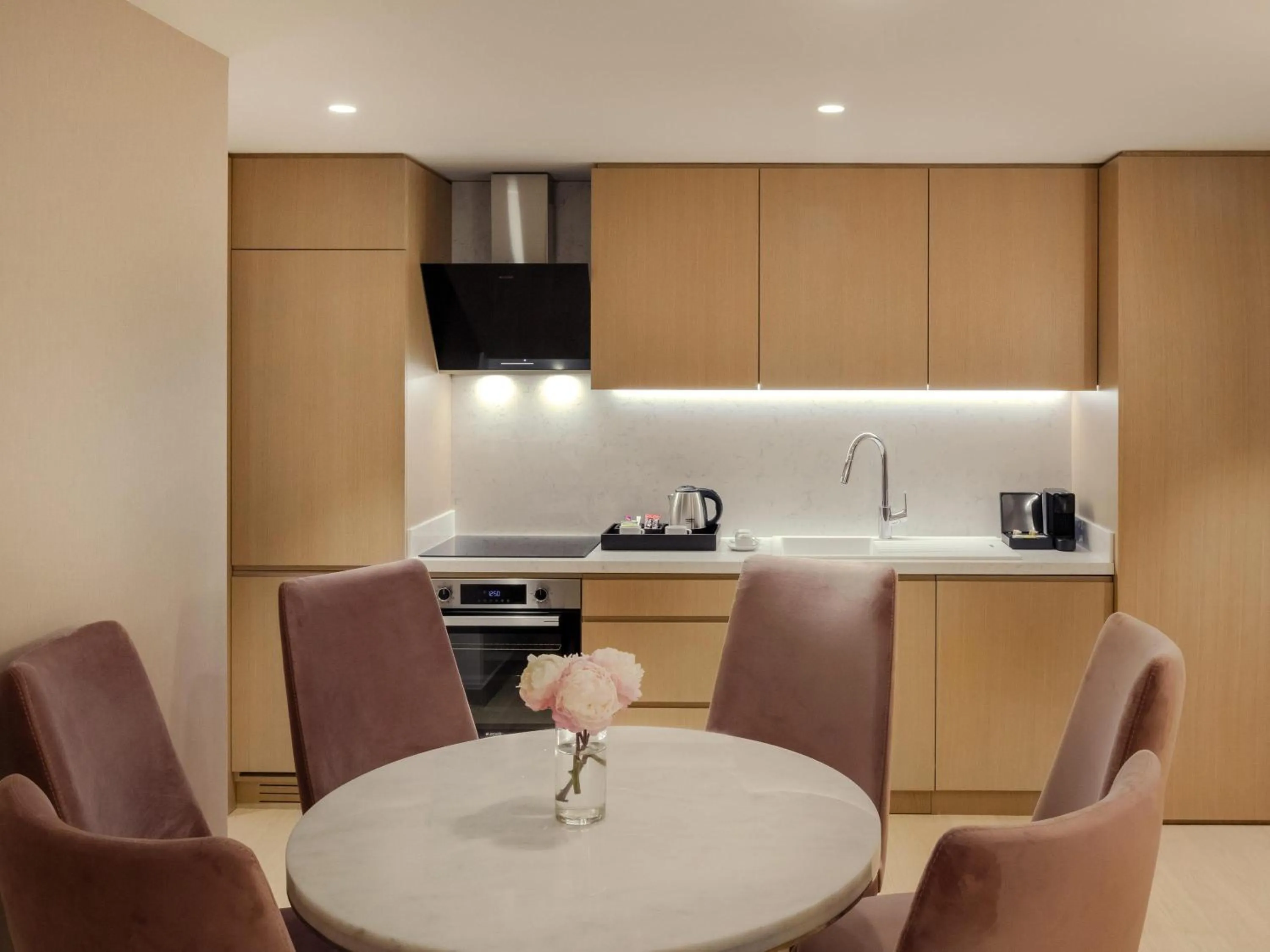 Photo of the whole room in Mövenpick Hotel Istanbul Bosphorus