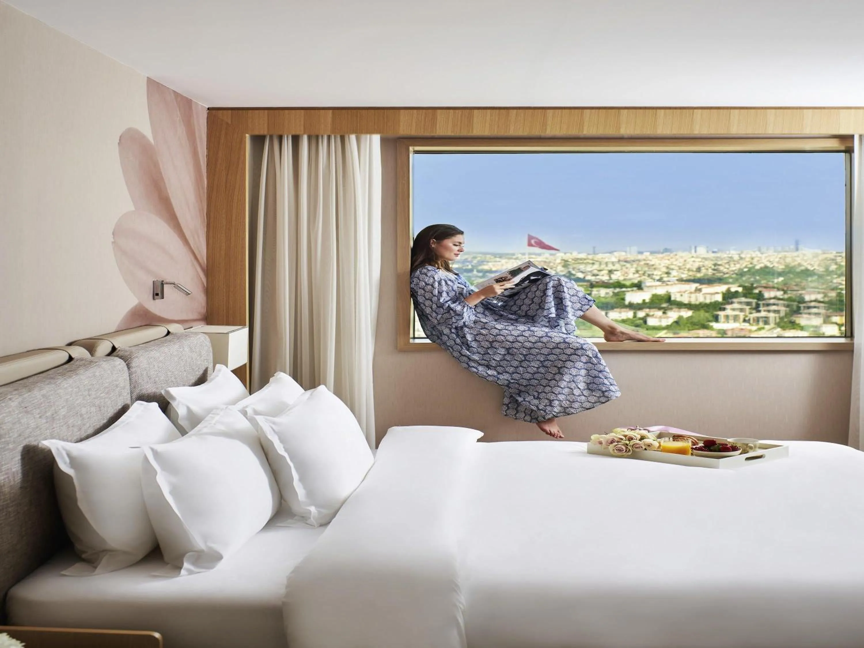 Breakfast, Bed in Mövenpick Hotel Istanbul Bosphorus