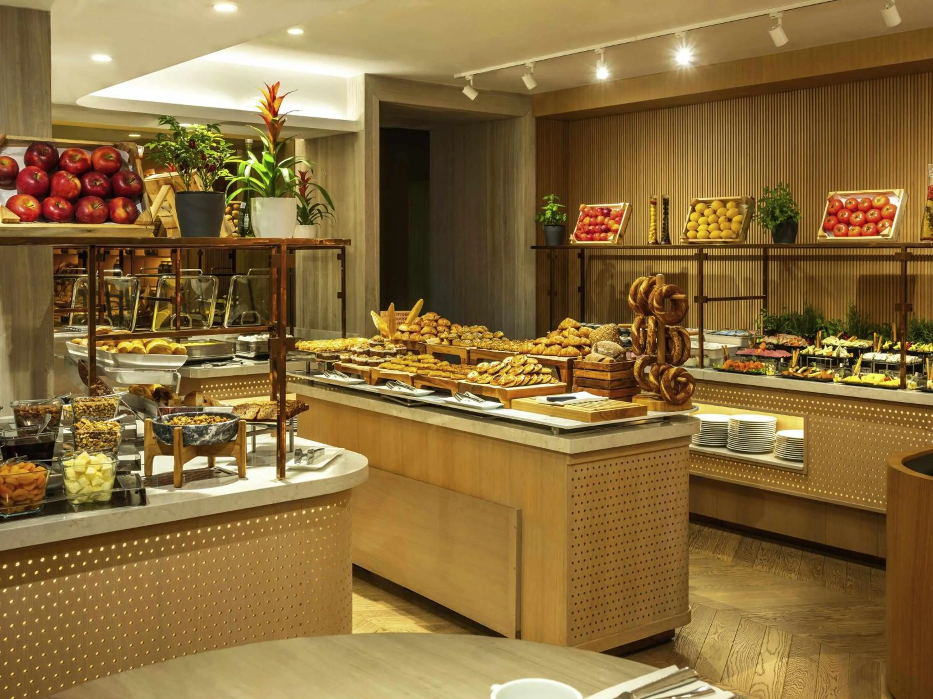 Breakfast in Mövenpick Hotel Istanbul Bosphorus