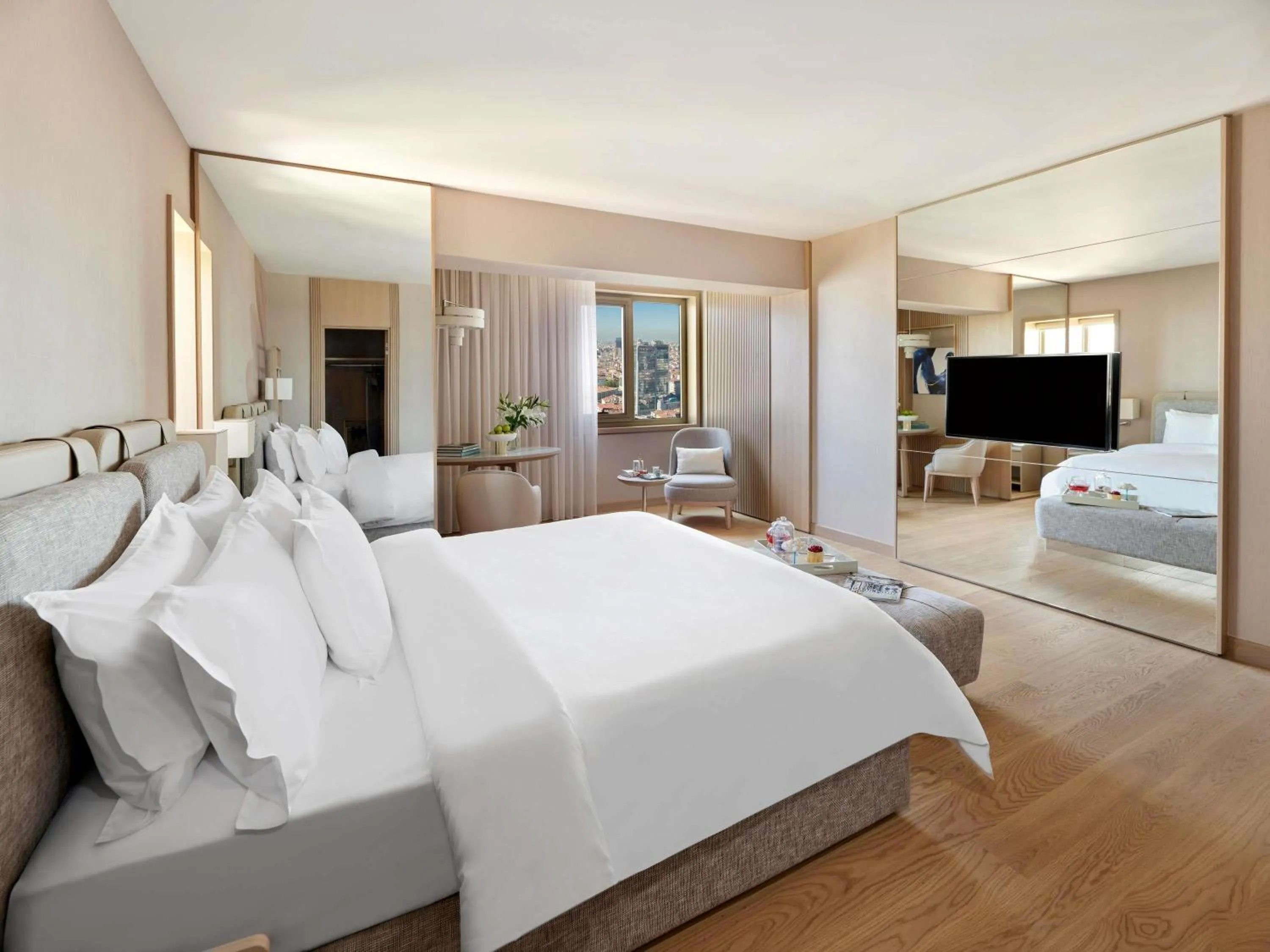 Bedroom, Bed in Mövenpick Hotel Istanbul Bosphorus