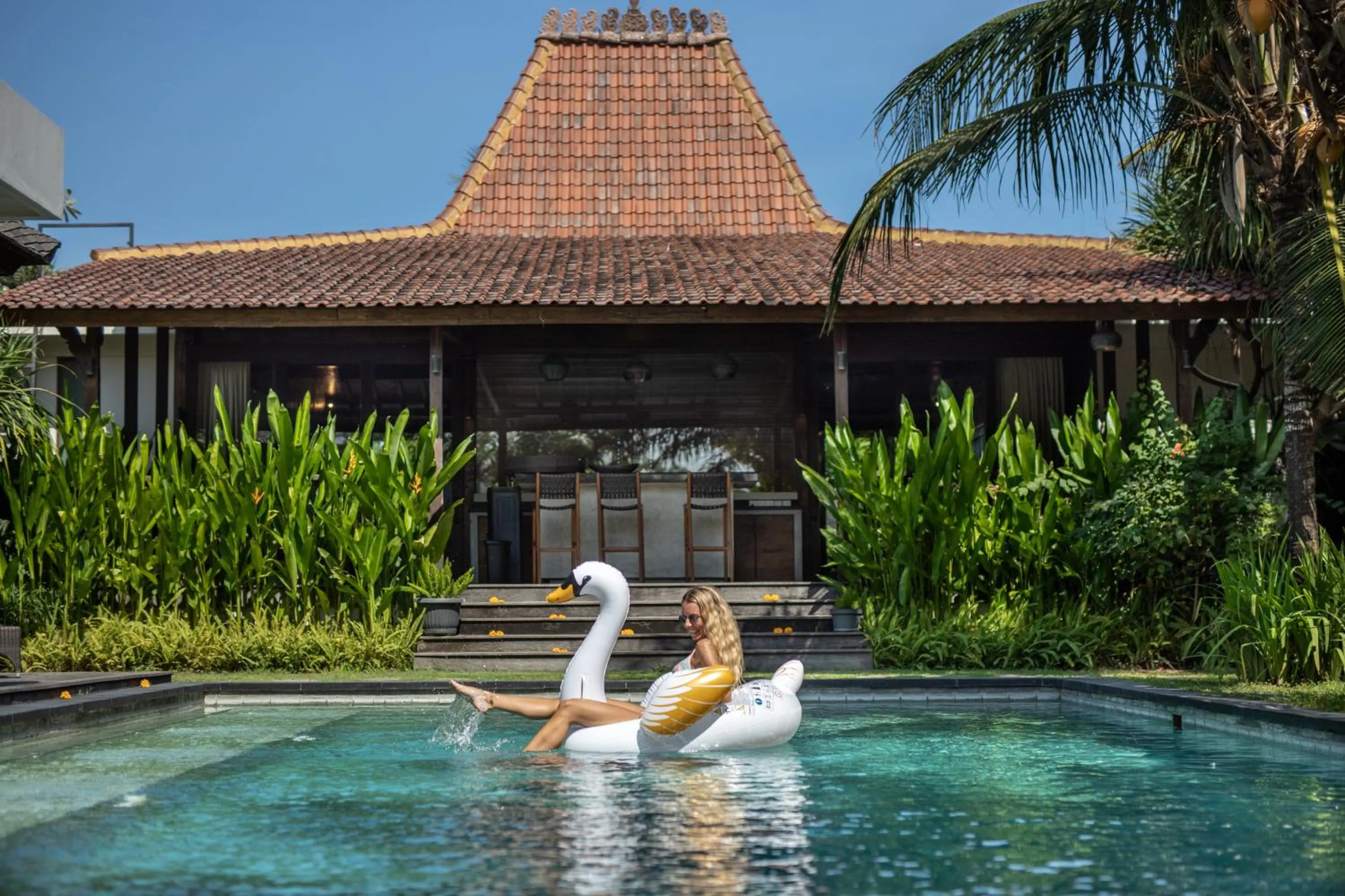 People in Villa Markisa Echo Beach