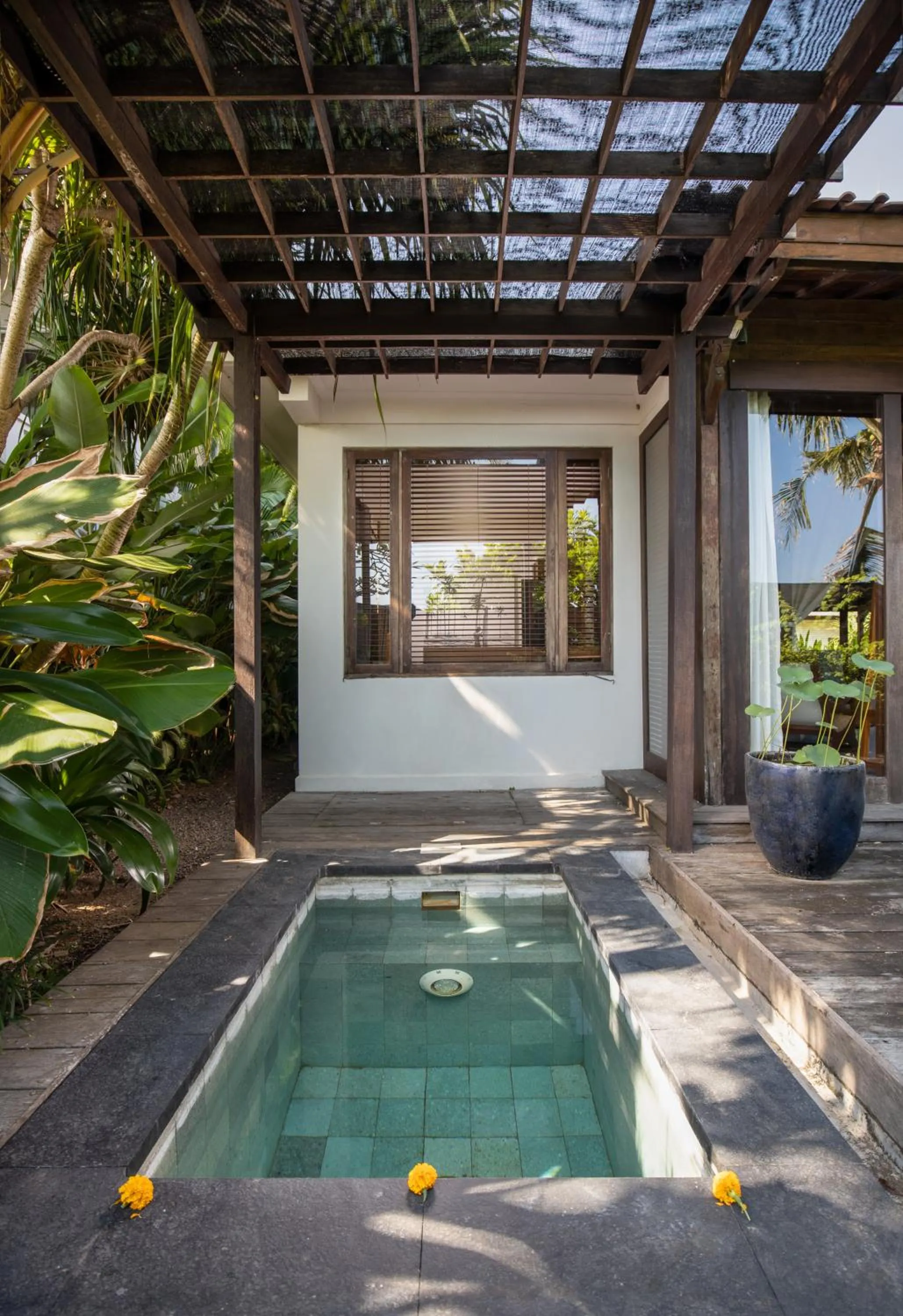 Swimming pool in Villa Markisa Echo Beach