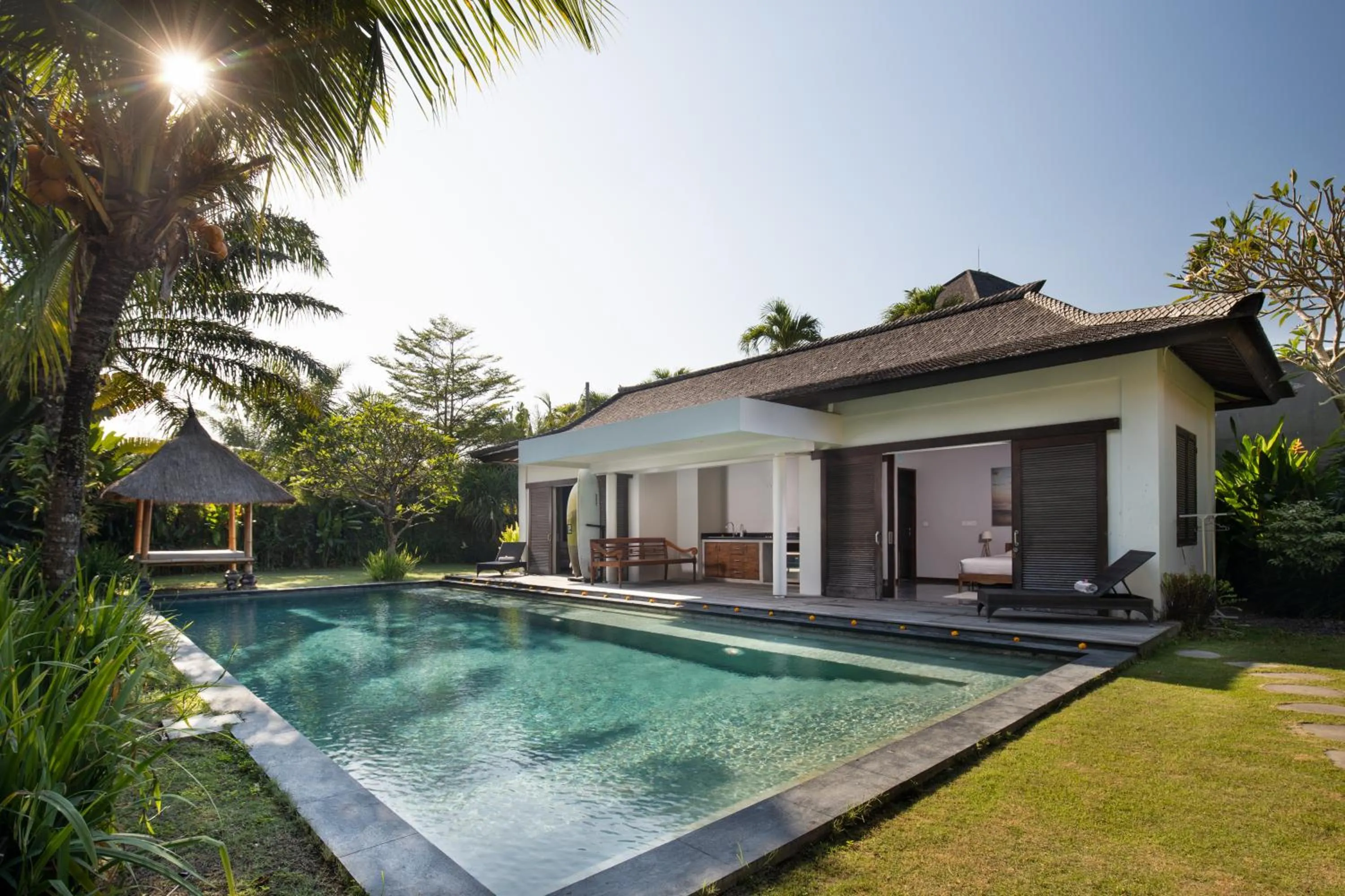Swimming pool in Villa Markisa Echo Beach