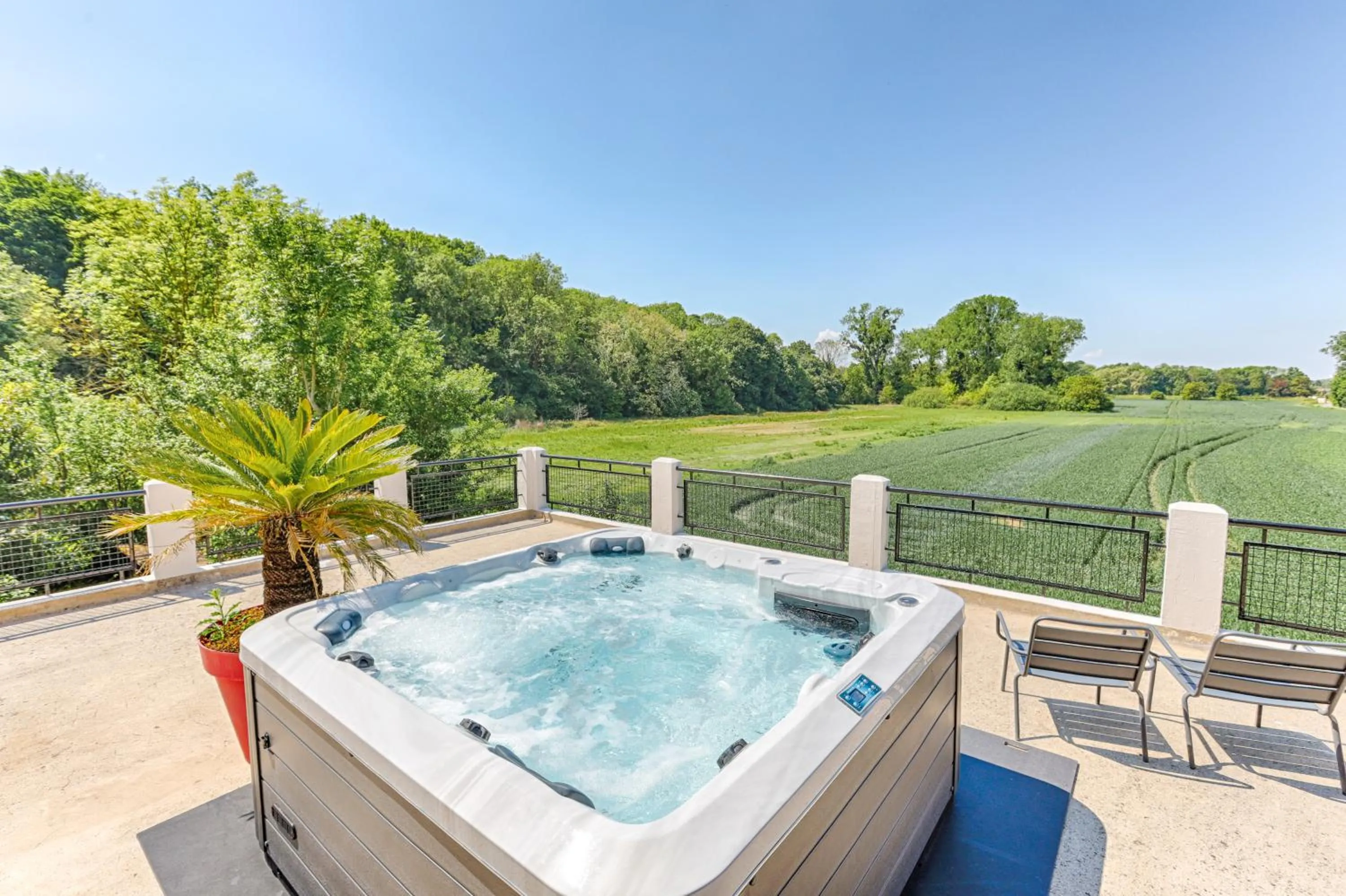 Hot Tub in La Coudraie - Proche de Disneyland