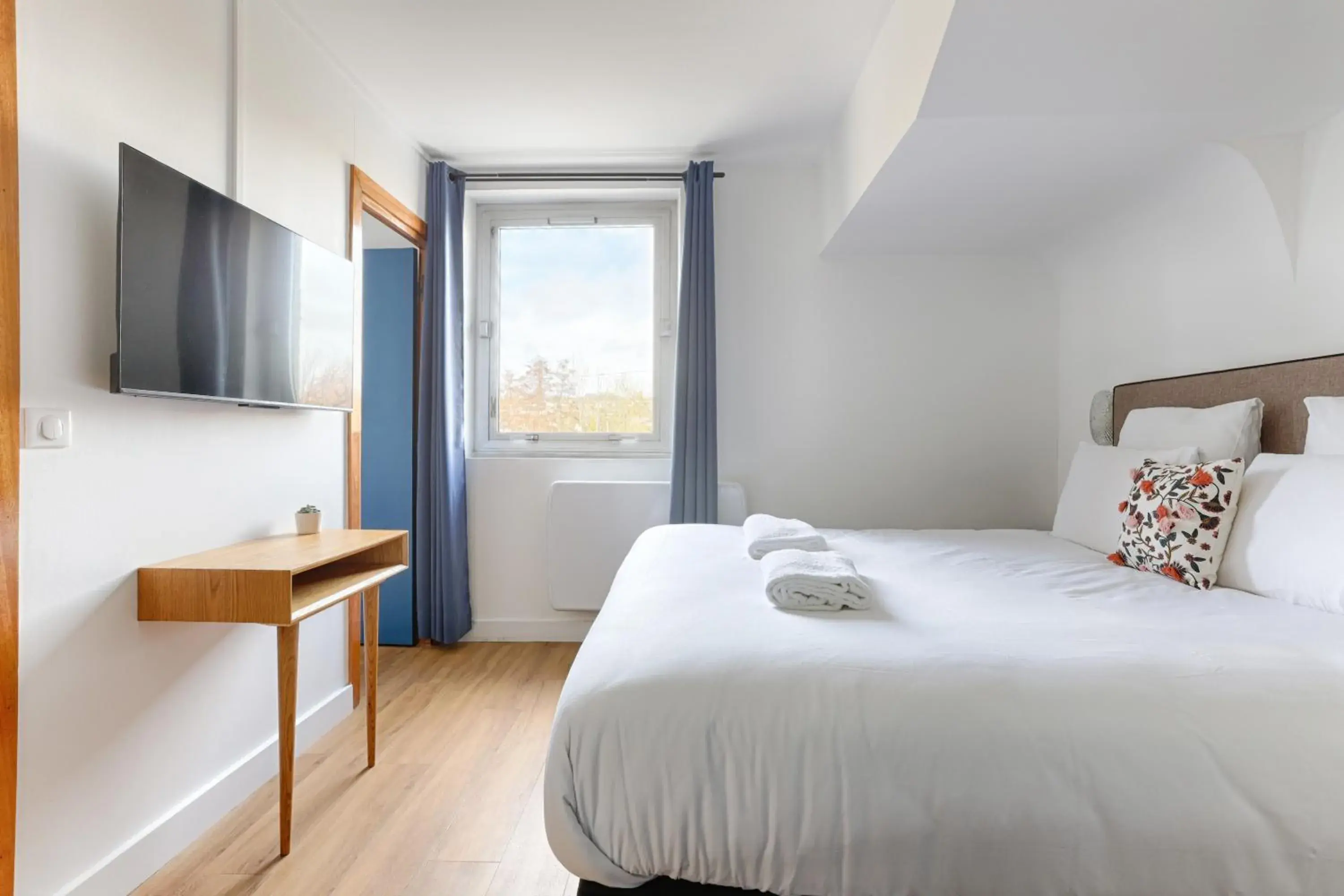 Deluxe Triple Room in La Coudraie - Proche de Disneyland Deluxe Triple Room in La Coudraie - Proche de Disneyland