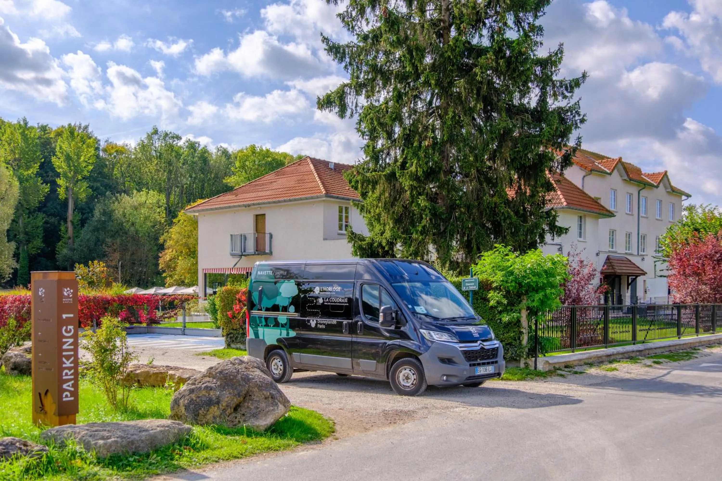 shuttle in La Coudraie - Proche de Disneyland