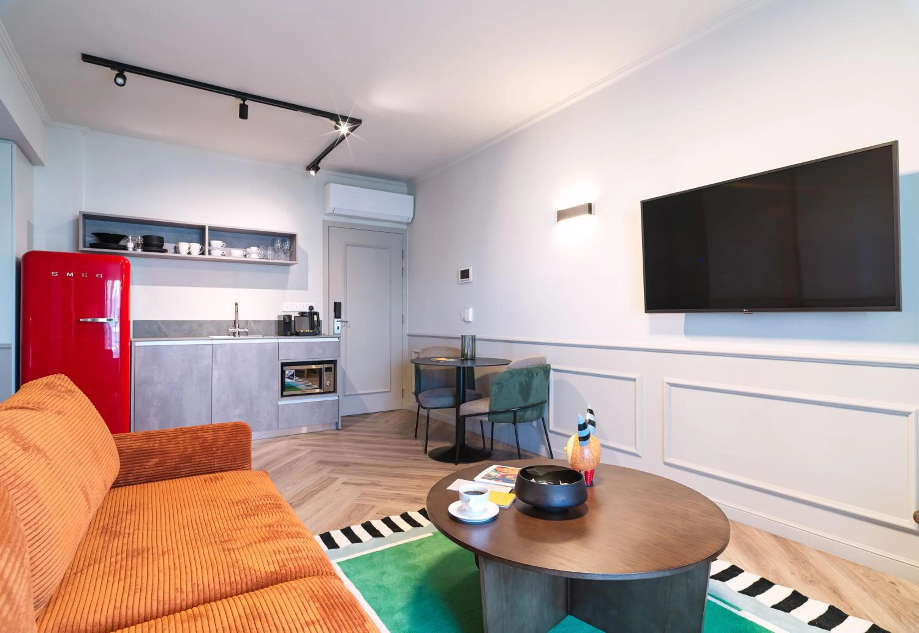 TV and multimedia in LIV The City Suites ADULTS ONLY