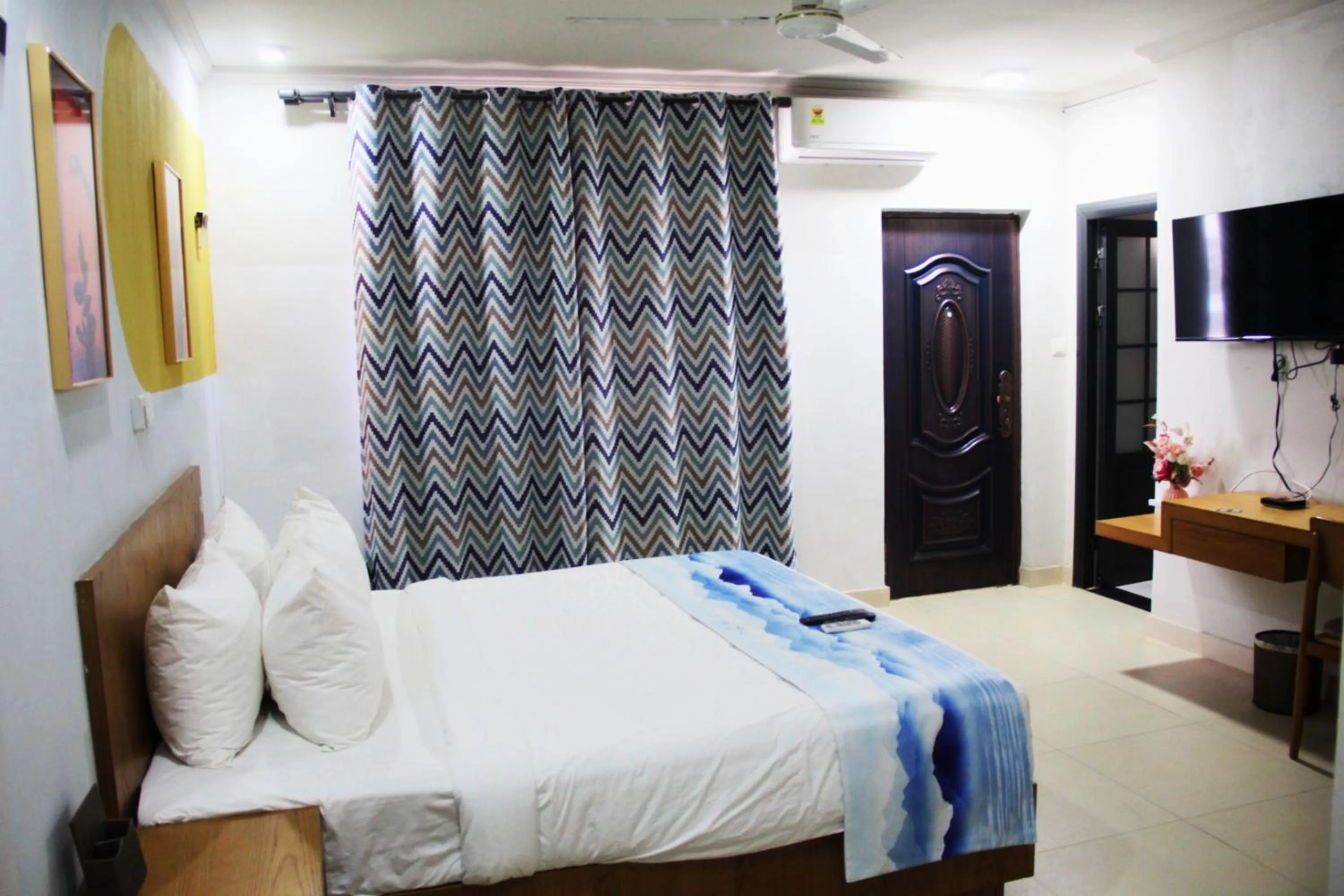 TV and multimedia in Canwin Hotel