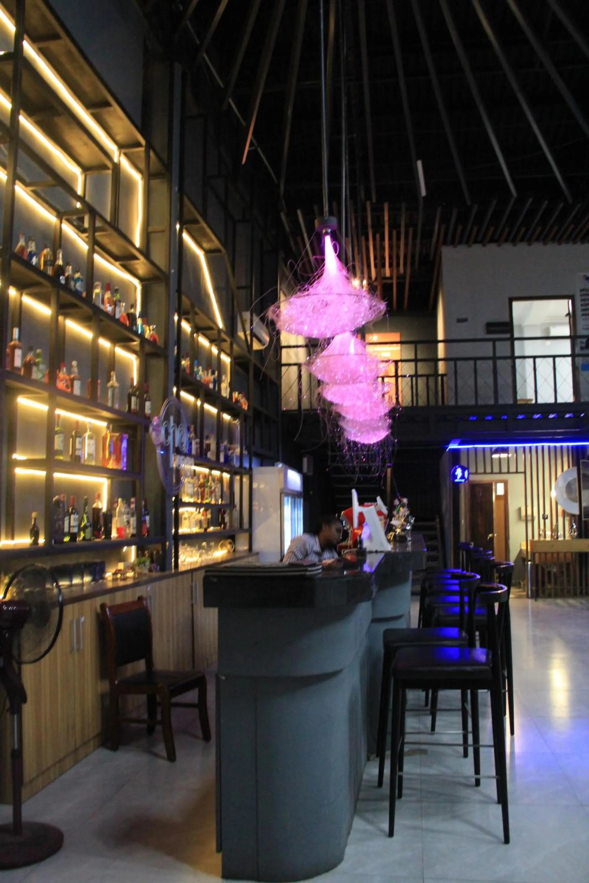 Restaurant/places to eat in Canwin Hotel