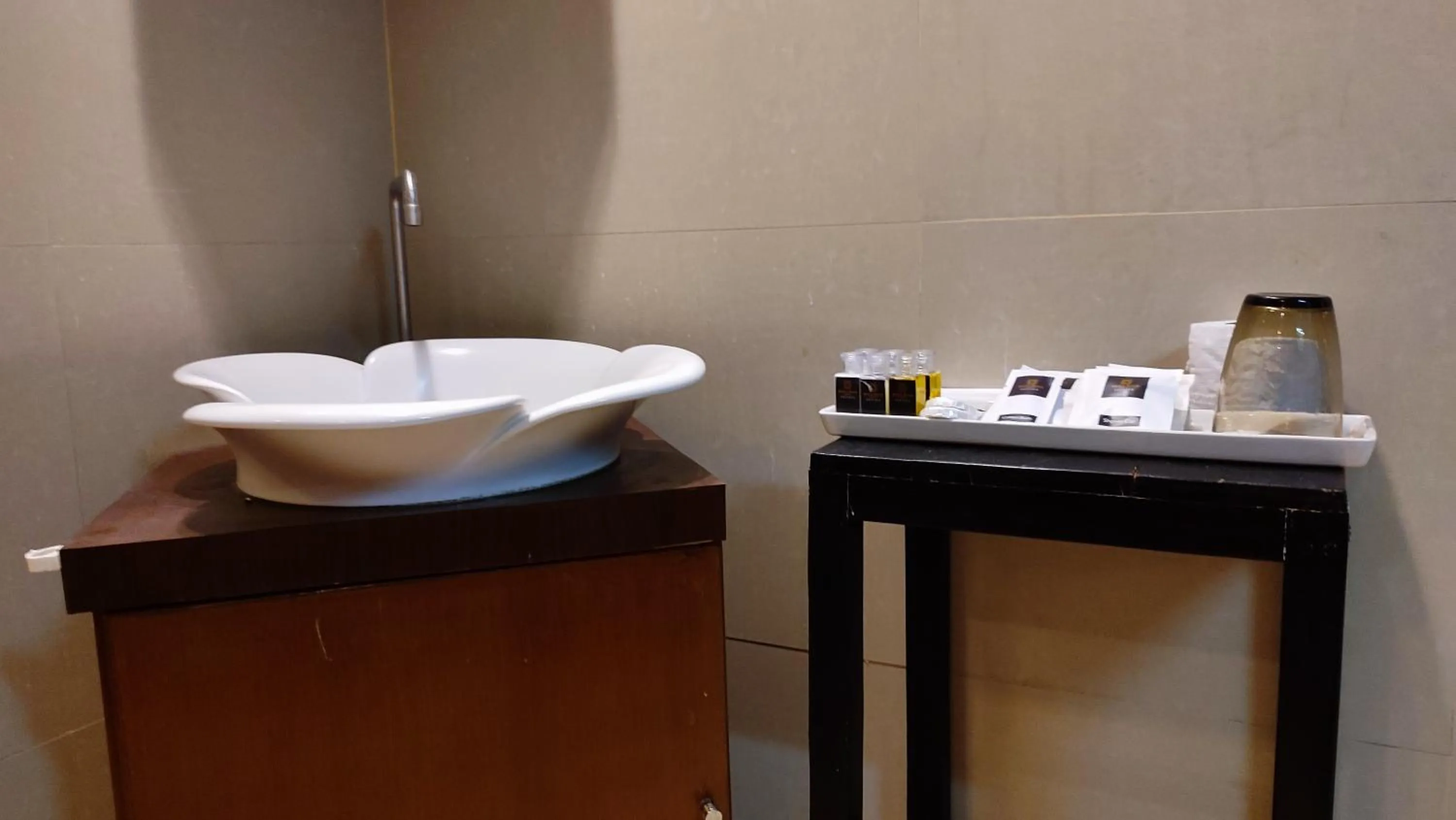 Bathroom in ShriGo Resort & Spa Pattaya