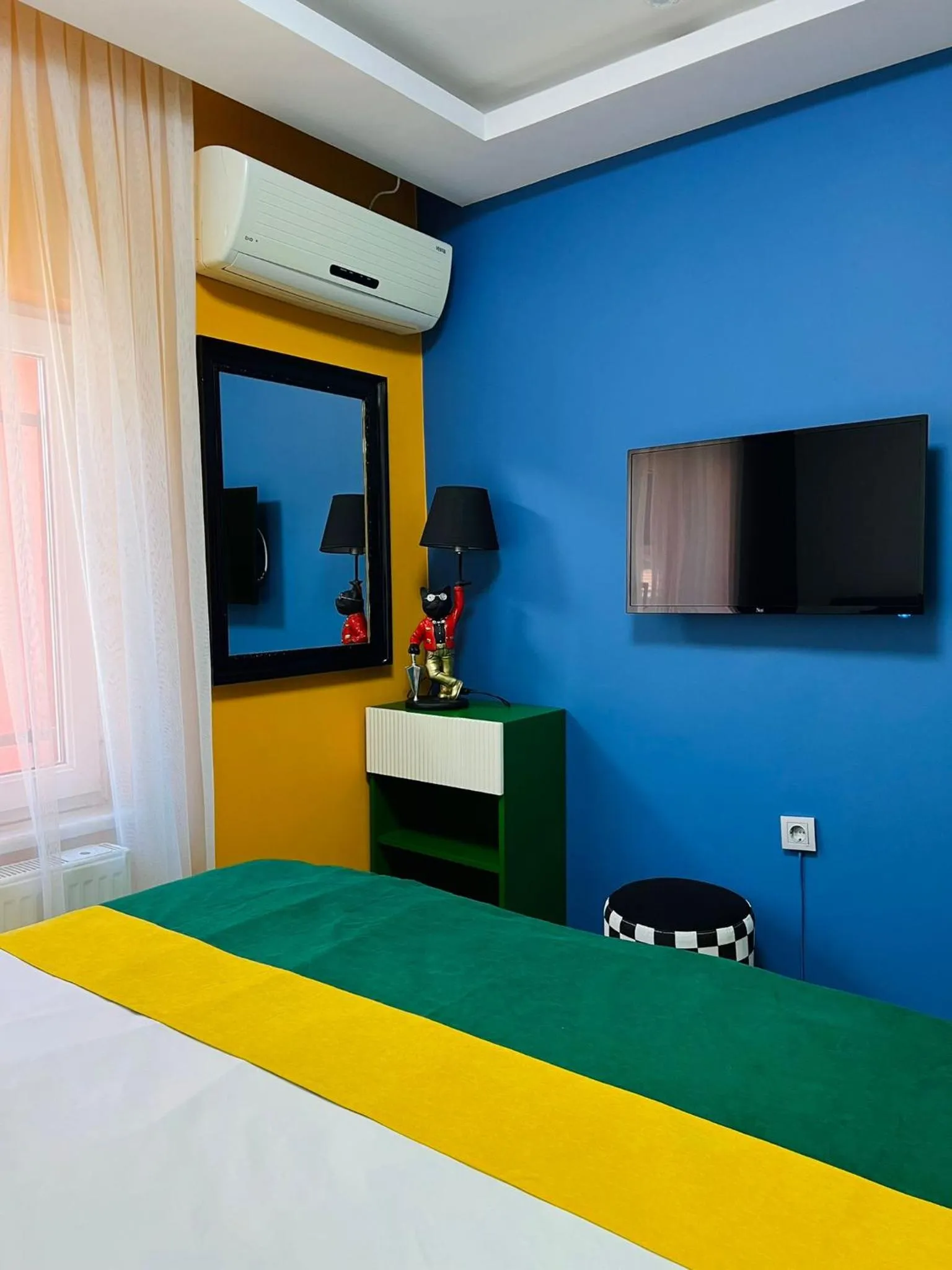 TV and multimedia in Apex Hotel