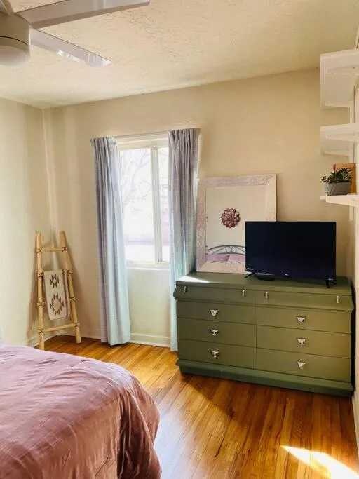 TV and multimedia, Bed in Vintage charm vacation home with modern comforts near Old Town