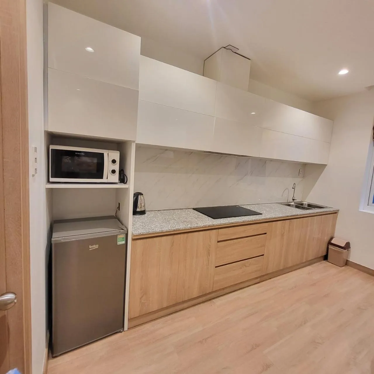 Kitchen or kitchenette in Simmi 4 Hotel & Apartment Near SECC