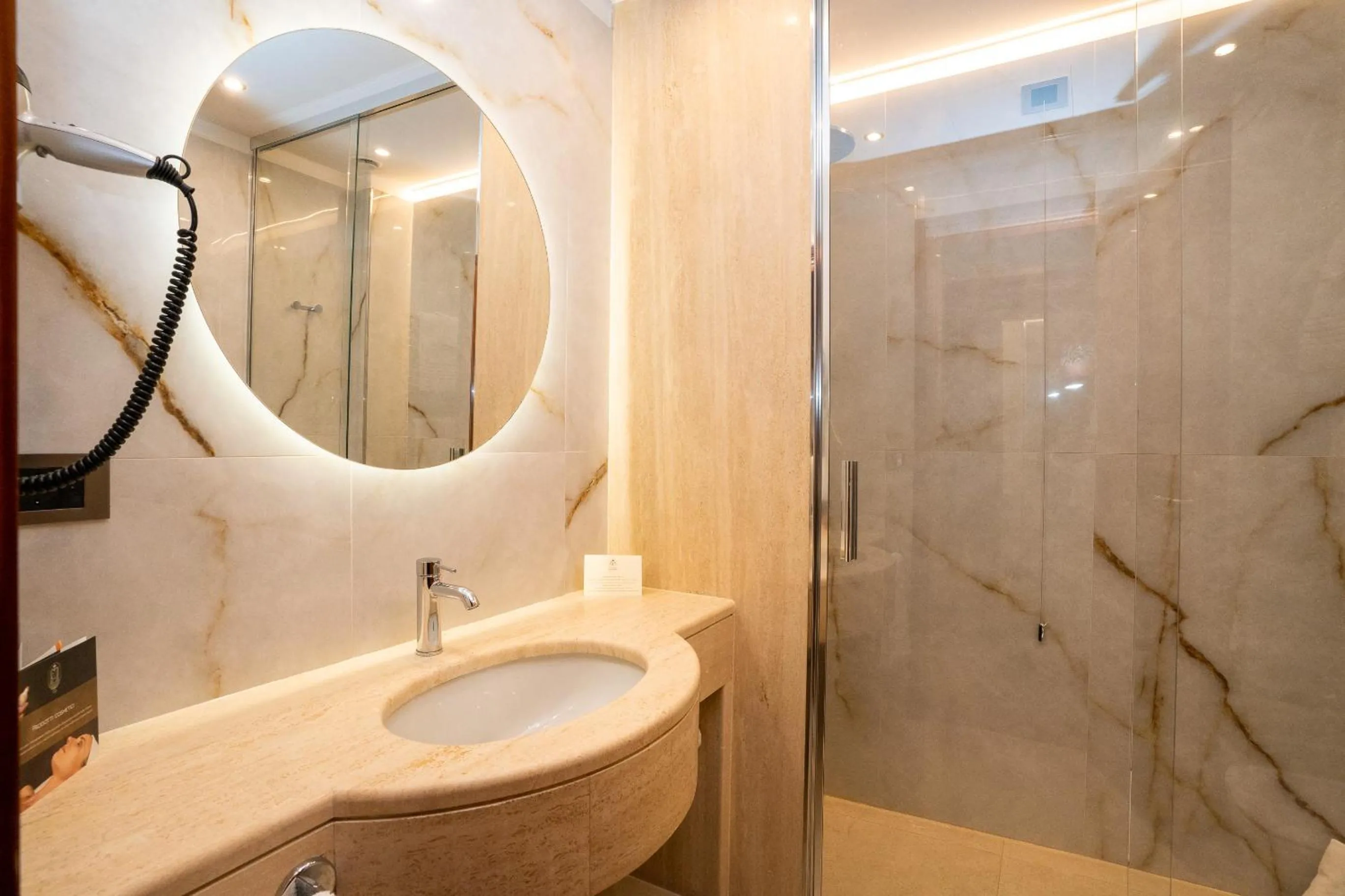 Shower in Grand Hotel Duca D'Este