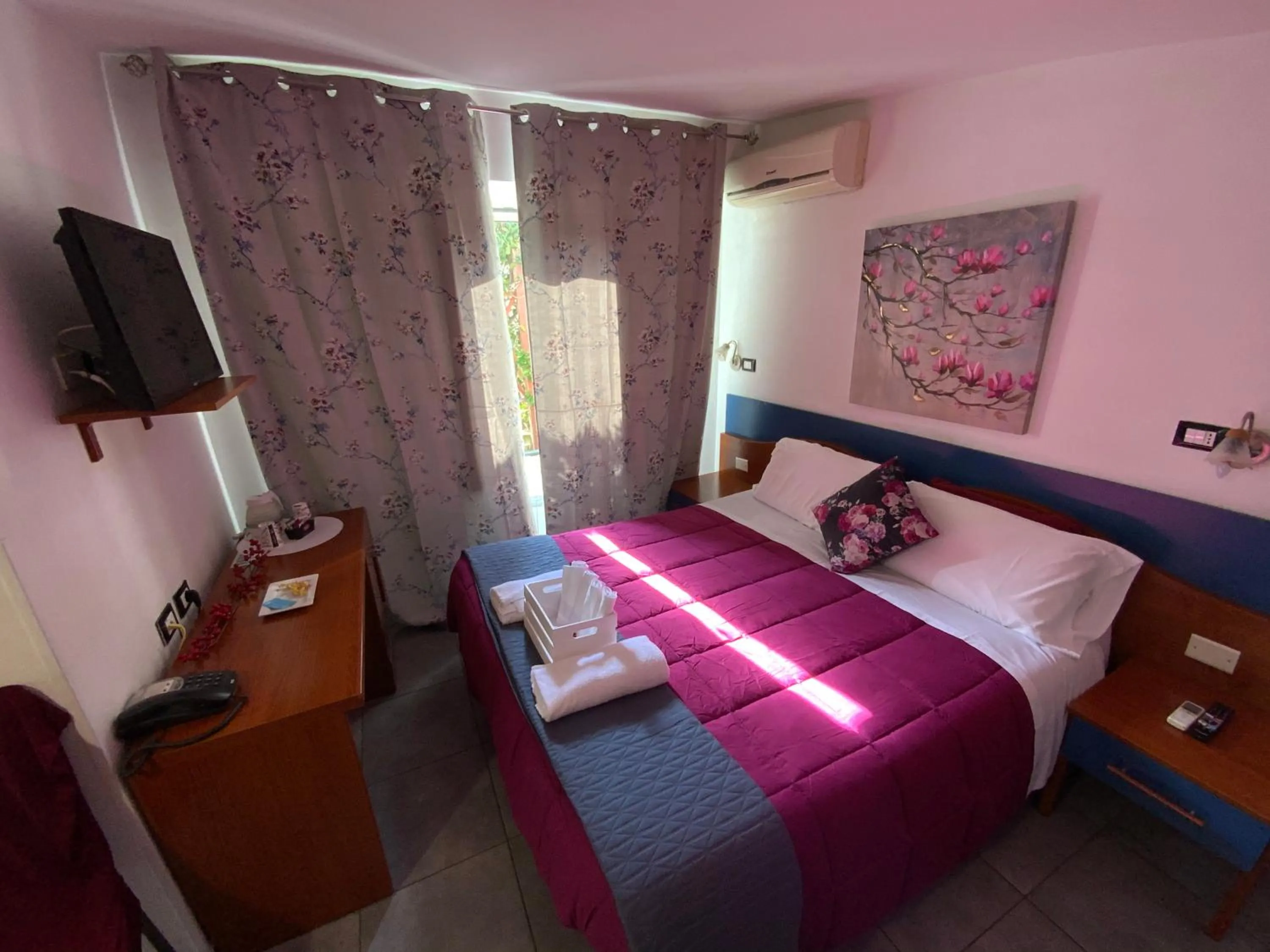 Bed in Albergo Villa Marina