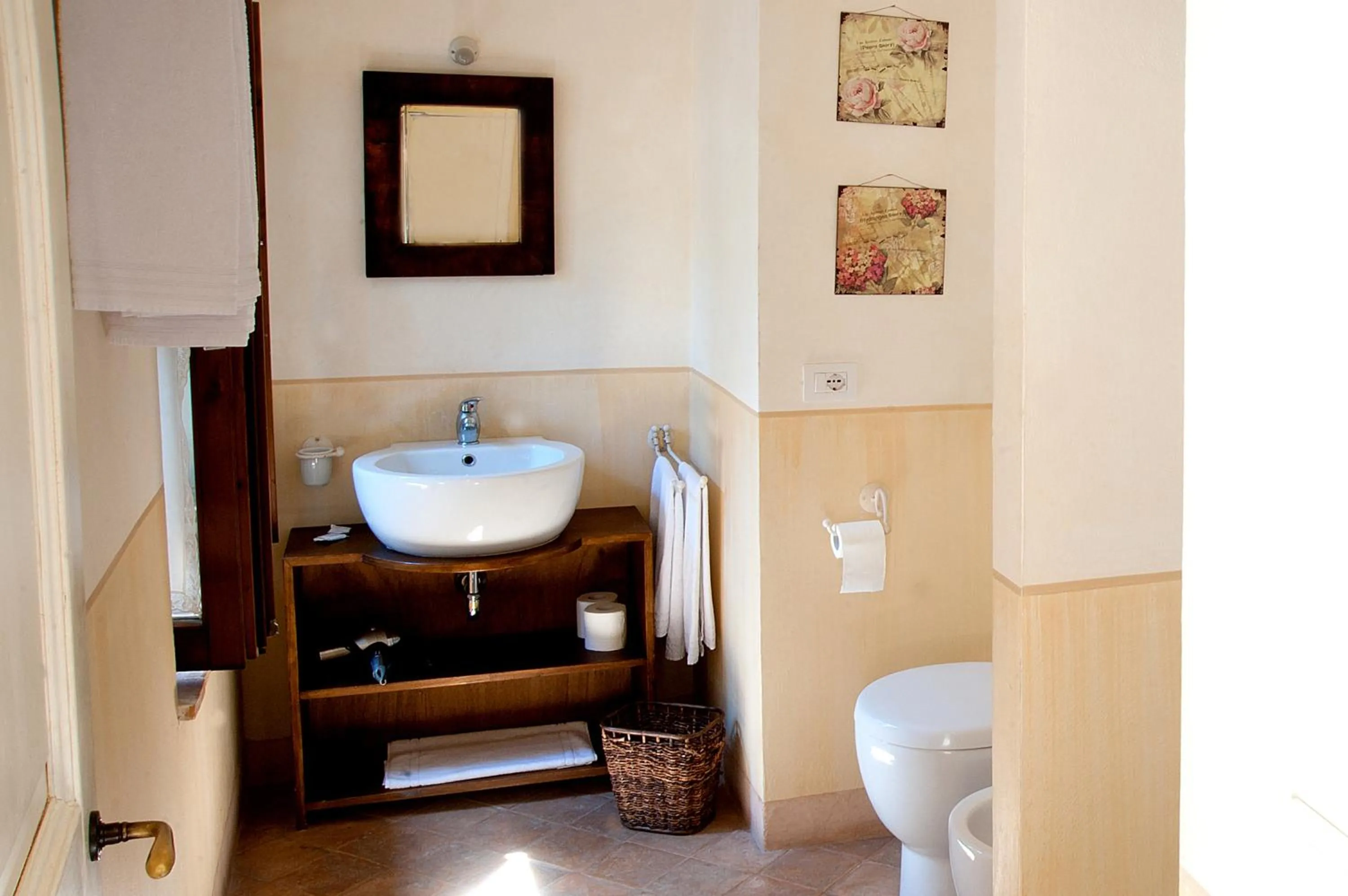 Toilet in La Tavola Dei Cavalieri