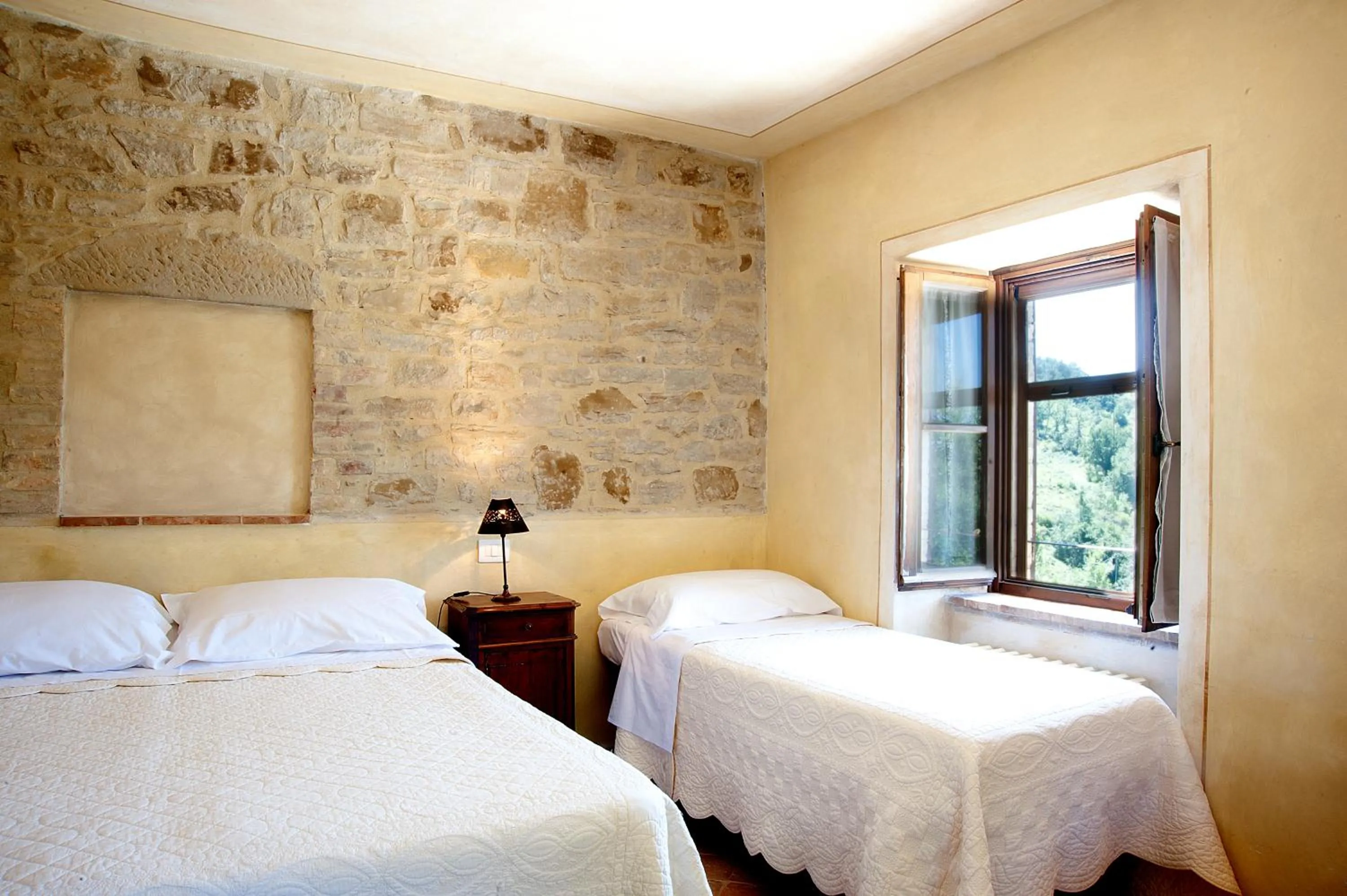 Photo of the whole room, Bed in La Tavola Dei Cavalieri