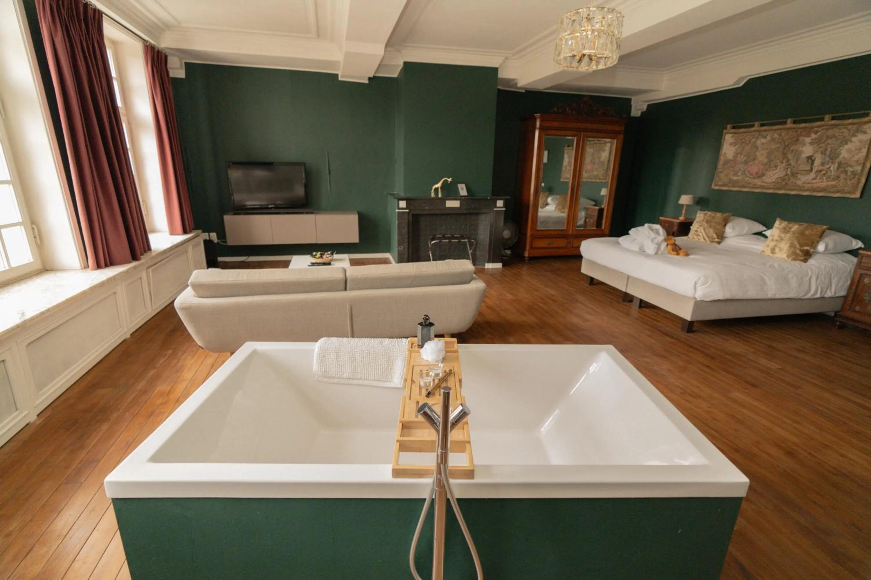 Bathroom, Bed in Hotel Restaurant Steenhuyse