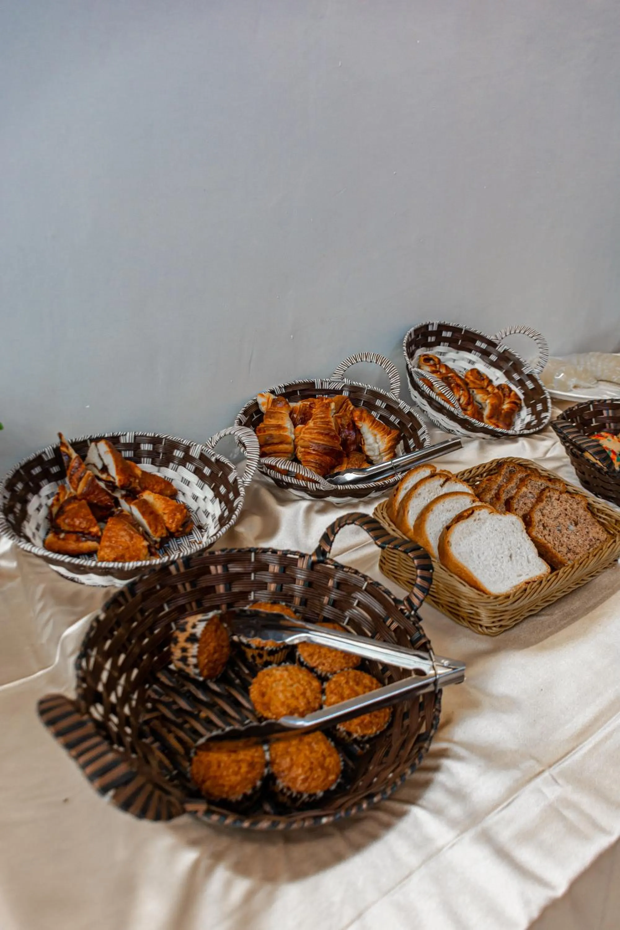 Breakfast in Elizabeth Golf Apartment by Link