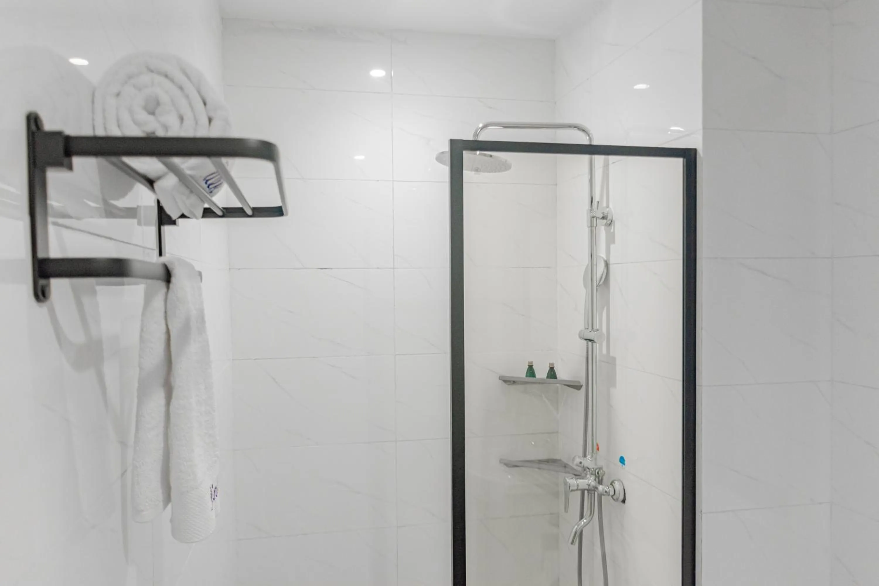 Bathroom in Elizabeth Golf Apartment by Link