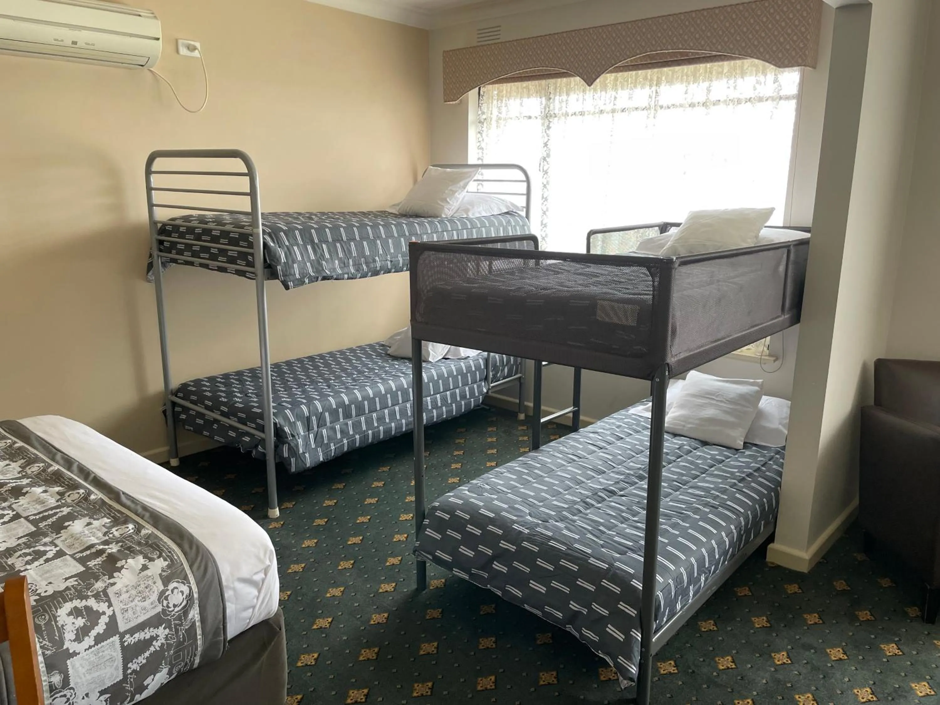 bunk bed, Bed in 503 On Princes Drive Motel