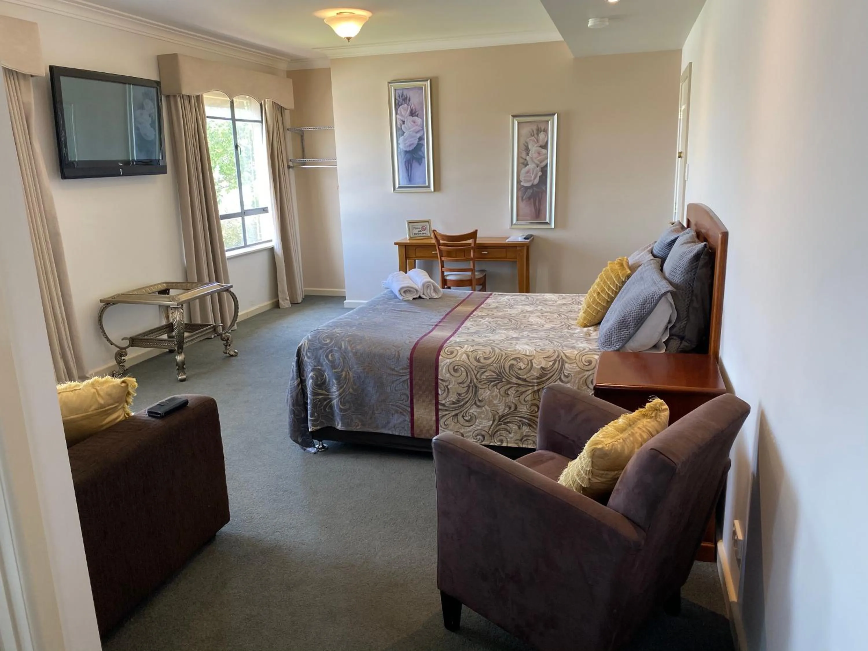 Photo of the whole room, Bed in 503 On Princes Drive Motel